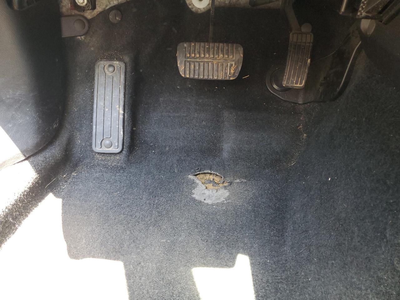 2015 Subaru Forester 2.5i Premium Green vin: JF2SJADC6FH505679 Damage: Left Front Carpet, Worn, Replacement Required