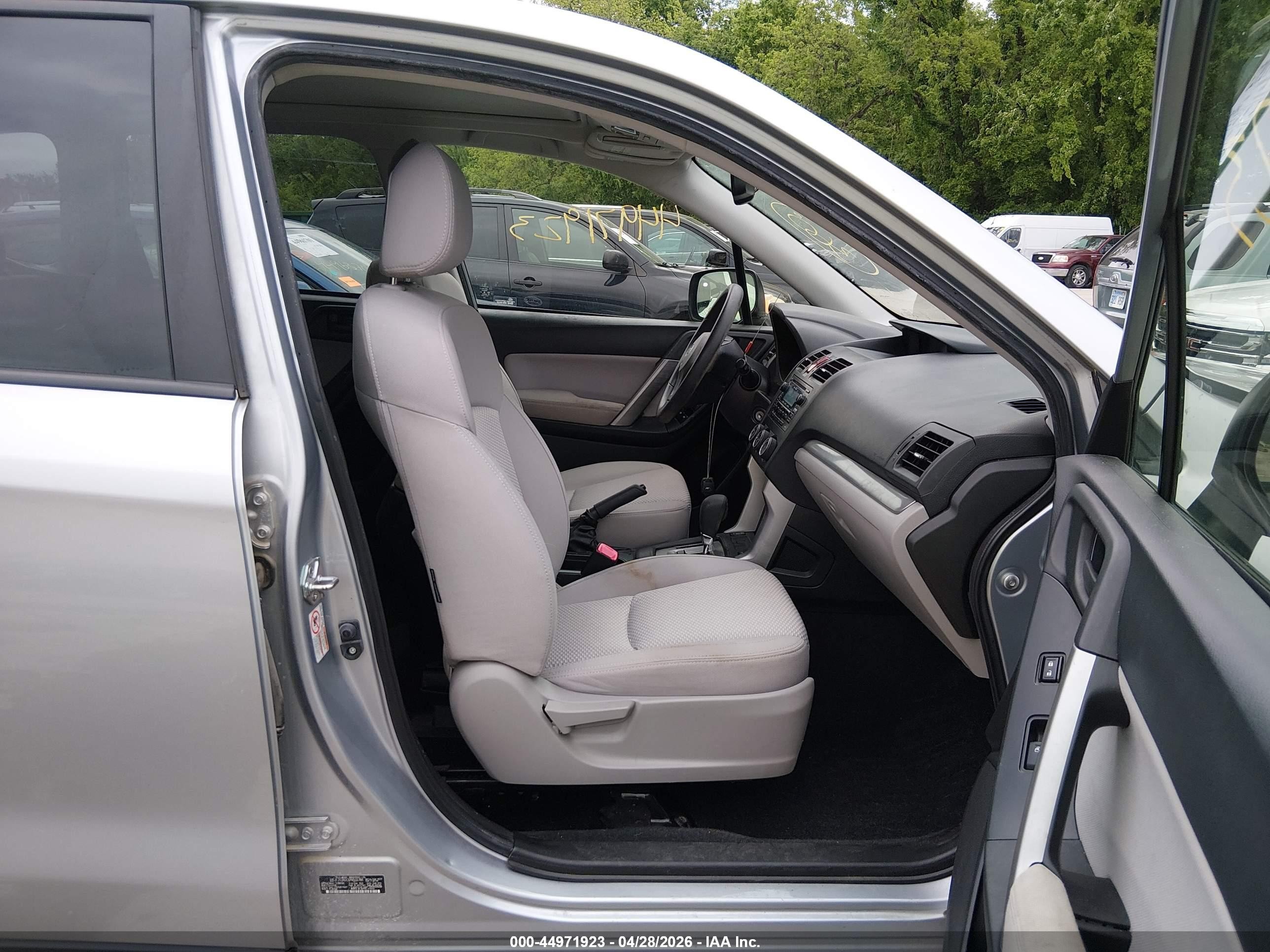 2015 Subaru Forester 2.5i Premium Silver vin: JF2SJADC6FH505701
