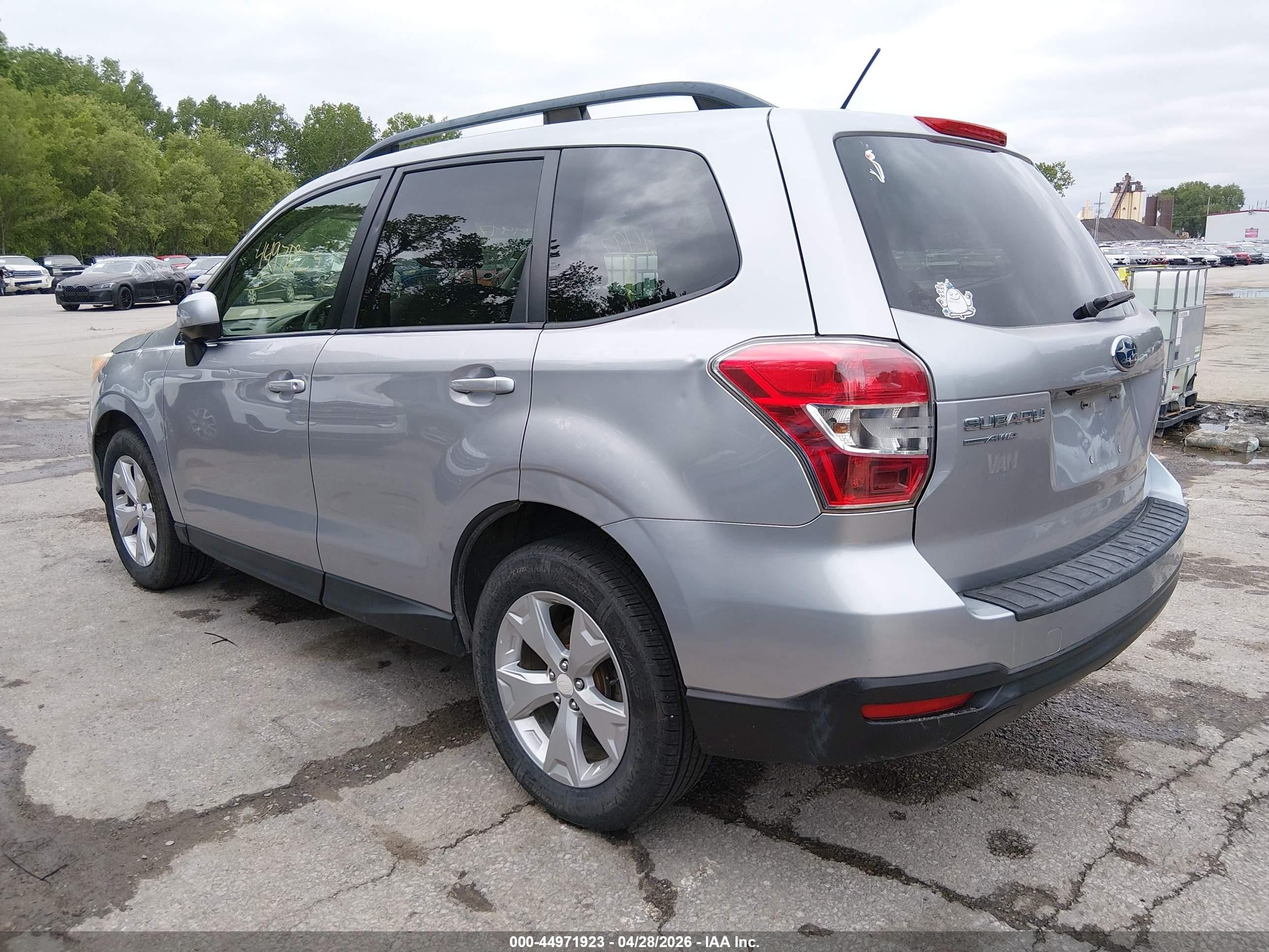 2015 Subaru Forester 2.5i Premium Silver vin: JF2SJADC6FH505701