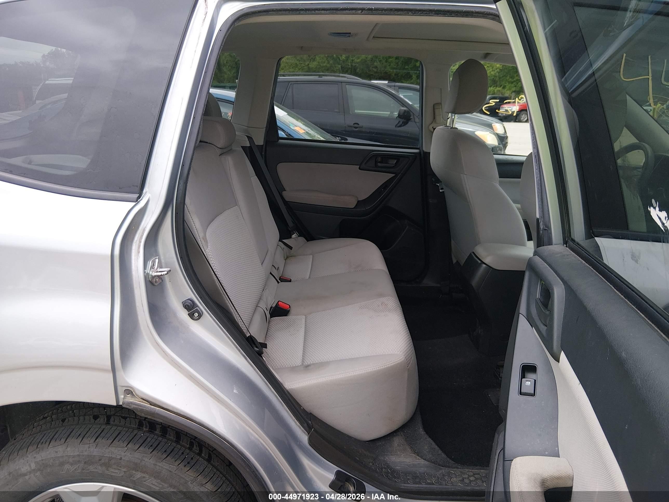 2015 Subaru Forester 2.5i Premium Silver vin: JF2SJADC6FH505701
