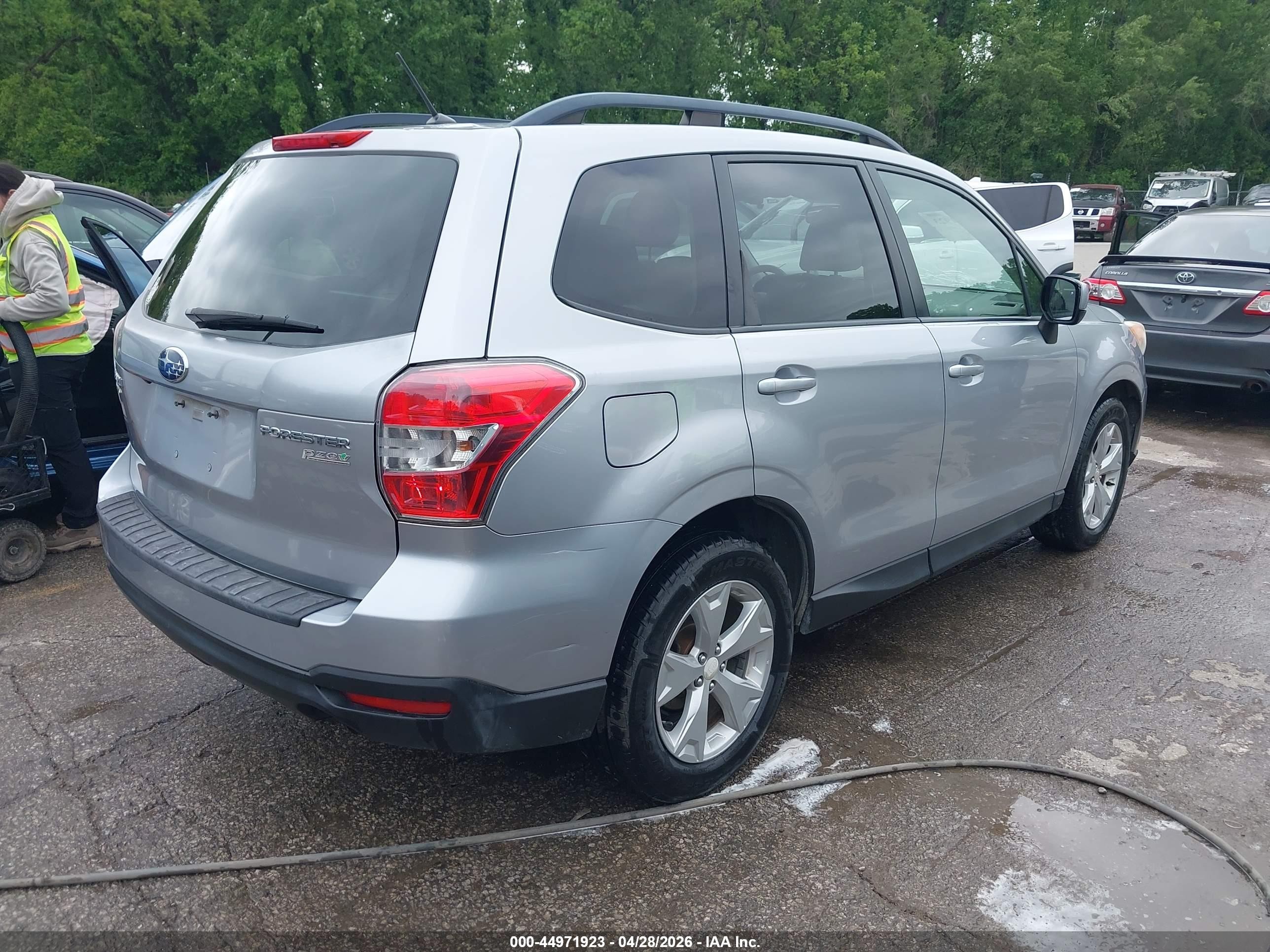 2015 Subaru Forester 2.5i Premium Silver vin: JF2SJADC6FH505701