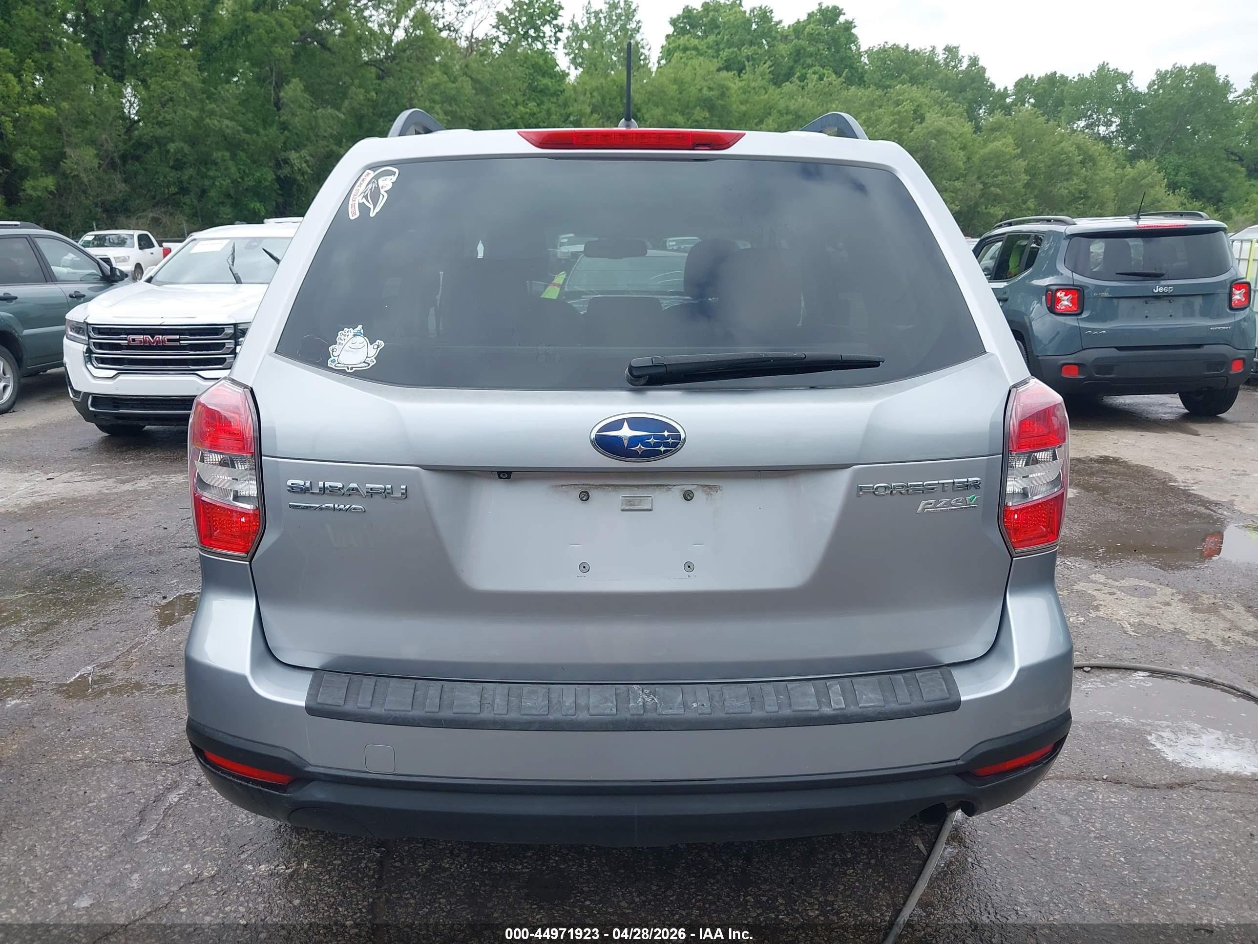 2015 Subaru Forester 2.5i Premium Silver vin: JF2SJADC6FH505701