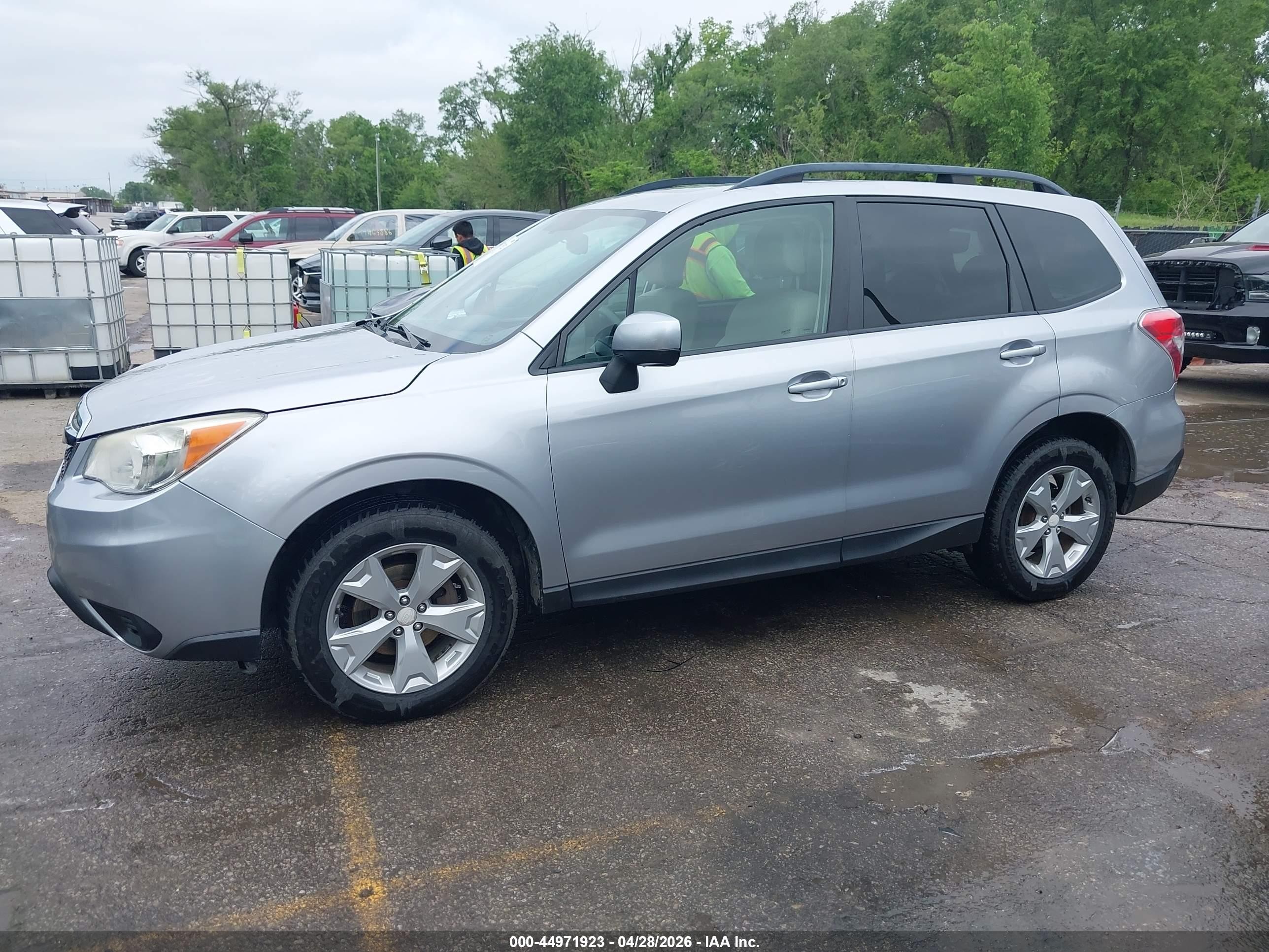 2015 Subaru Forester 2.5i Premium Silver vin: JF2SJADC6FH505701