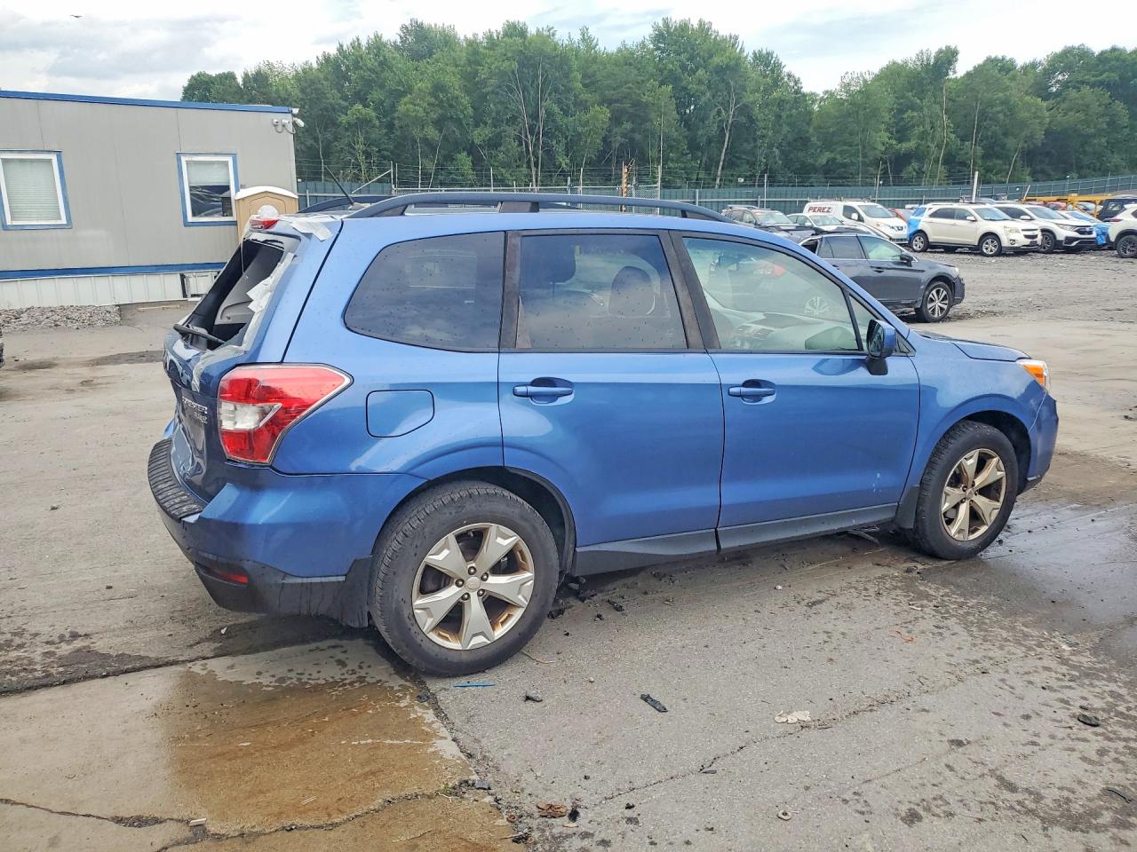 2015 Subaru Forester 2.5i Premium Blue vin: JF2SJADC6FH820238