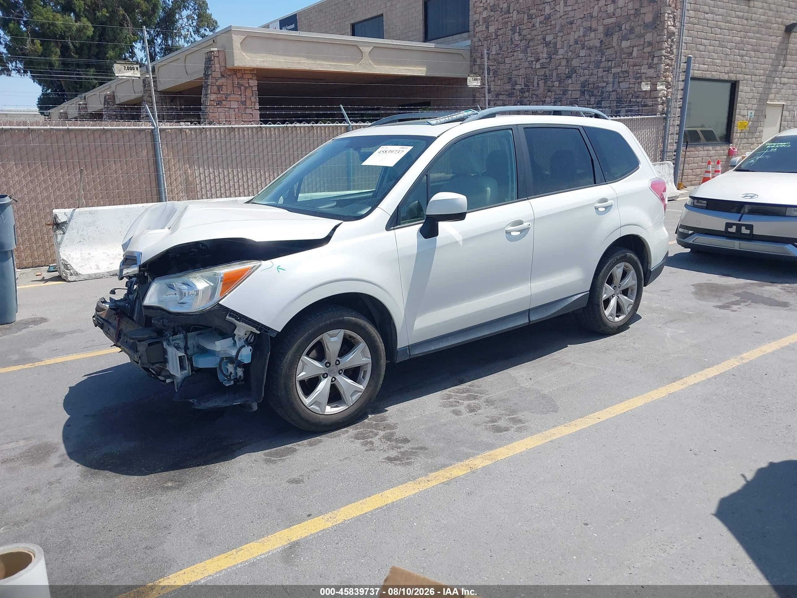 2015 Subaru Forester 2.5i Premium Белый vin: JF2SJADC7FG410098