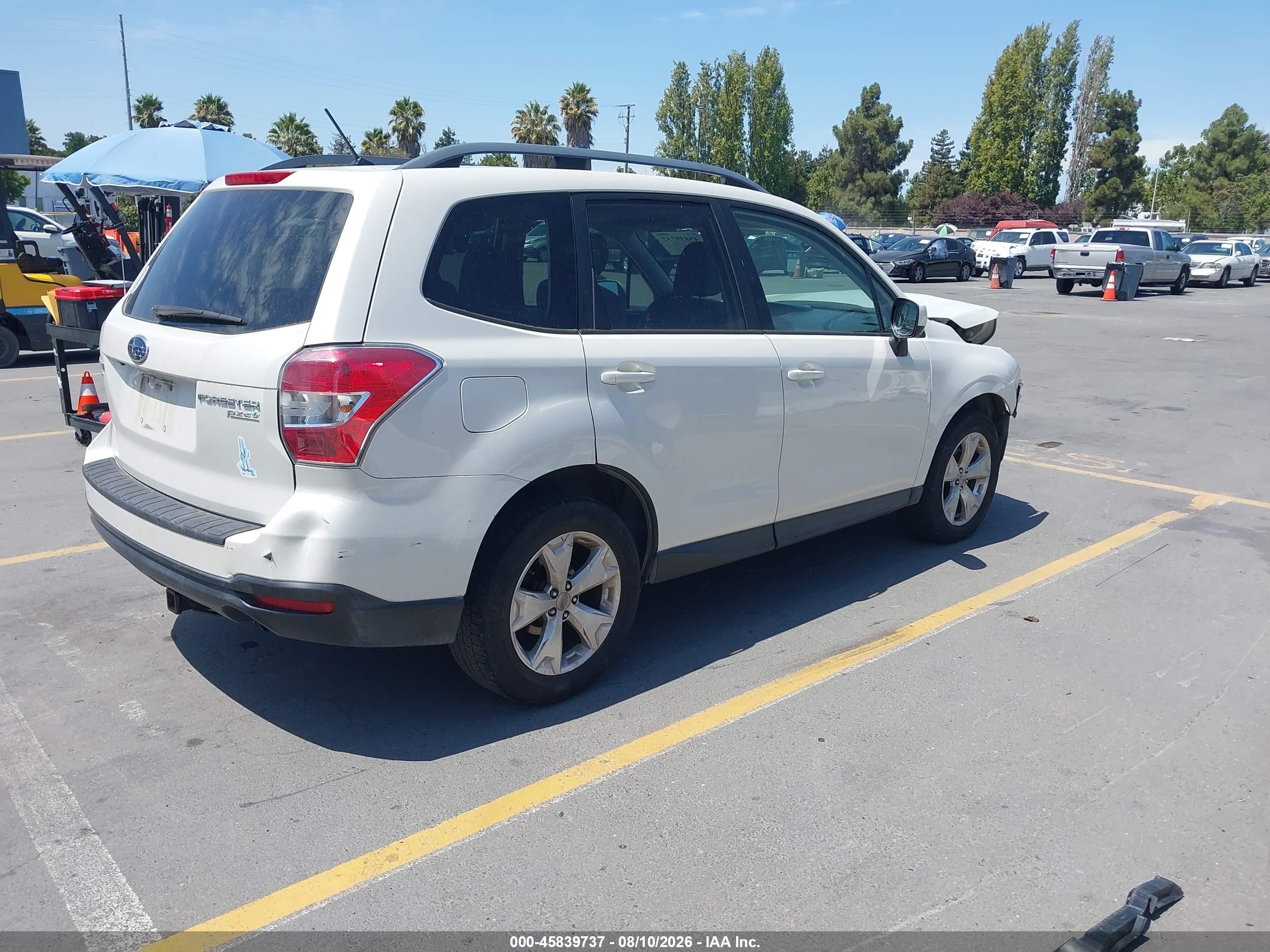 2015 Subaru Forester 2.5i Premium Белый vin: JF2SJADC7FG410098