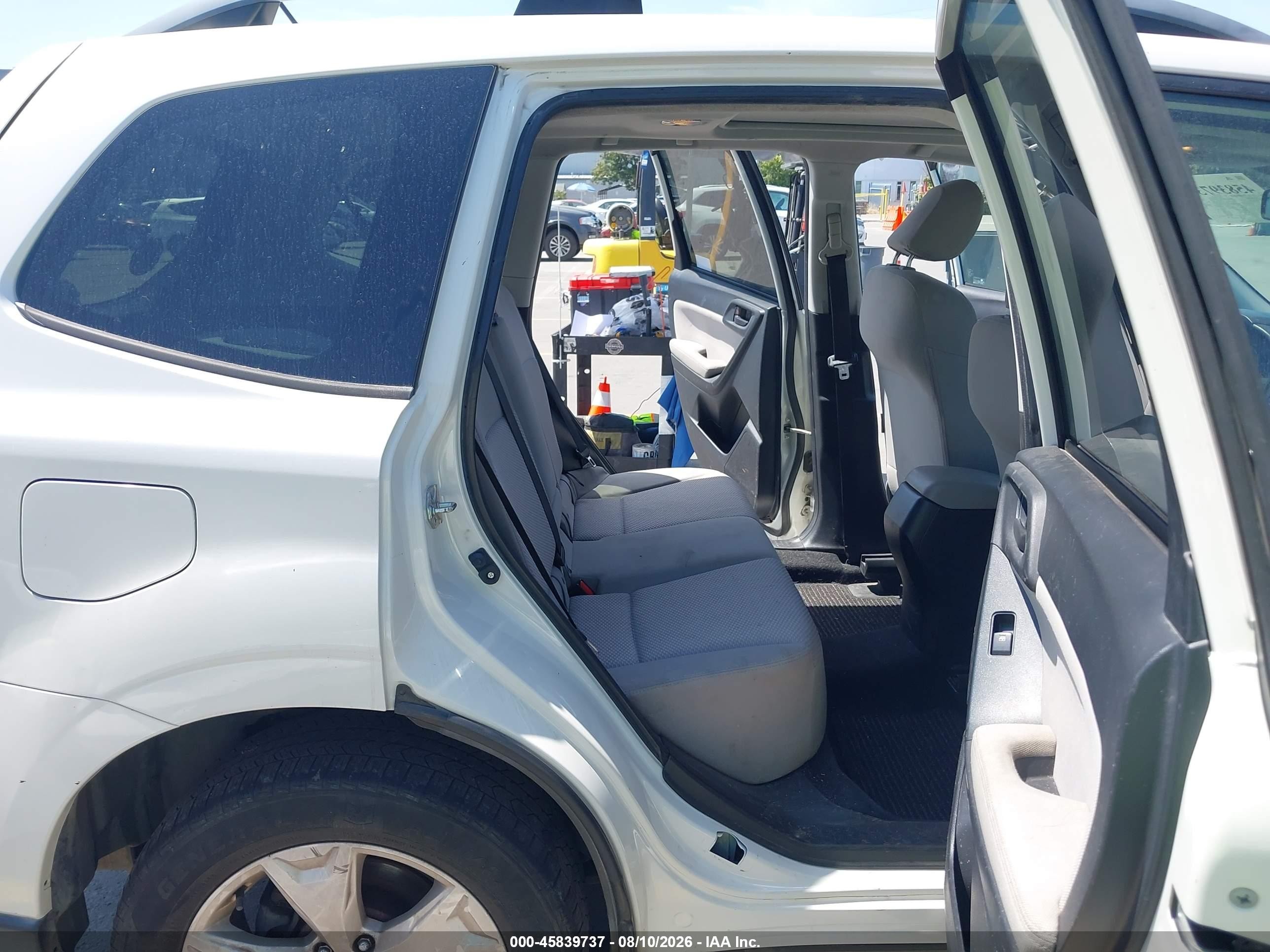 2015 Subaru Forester 2.5i Premium Белый vin: JF2SJADC7FG410098