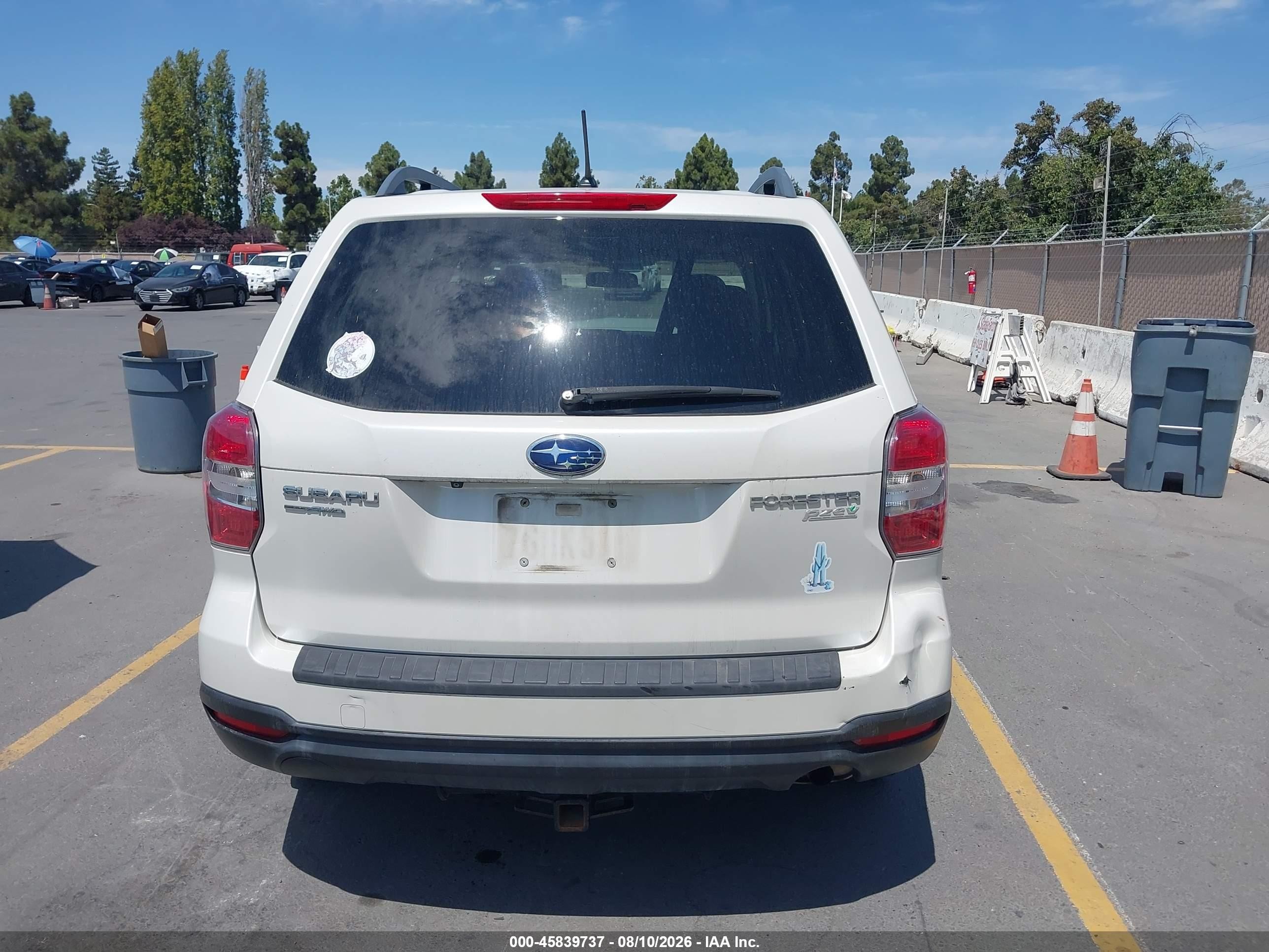 2015 Subaru Forester 2.5i Premium Белый vin: JF2SJADC7FG410098