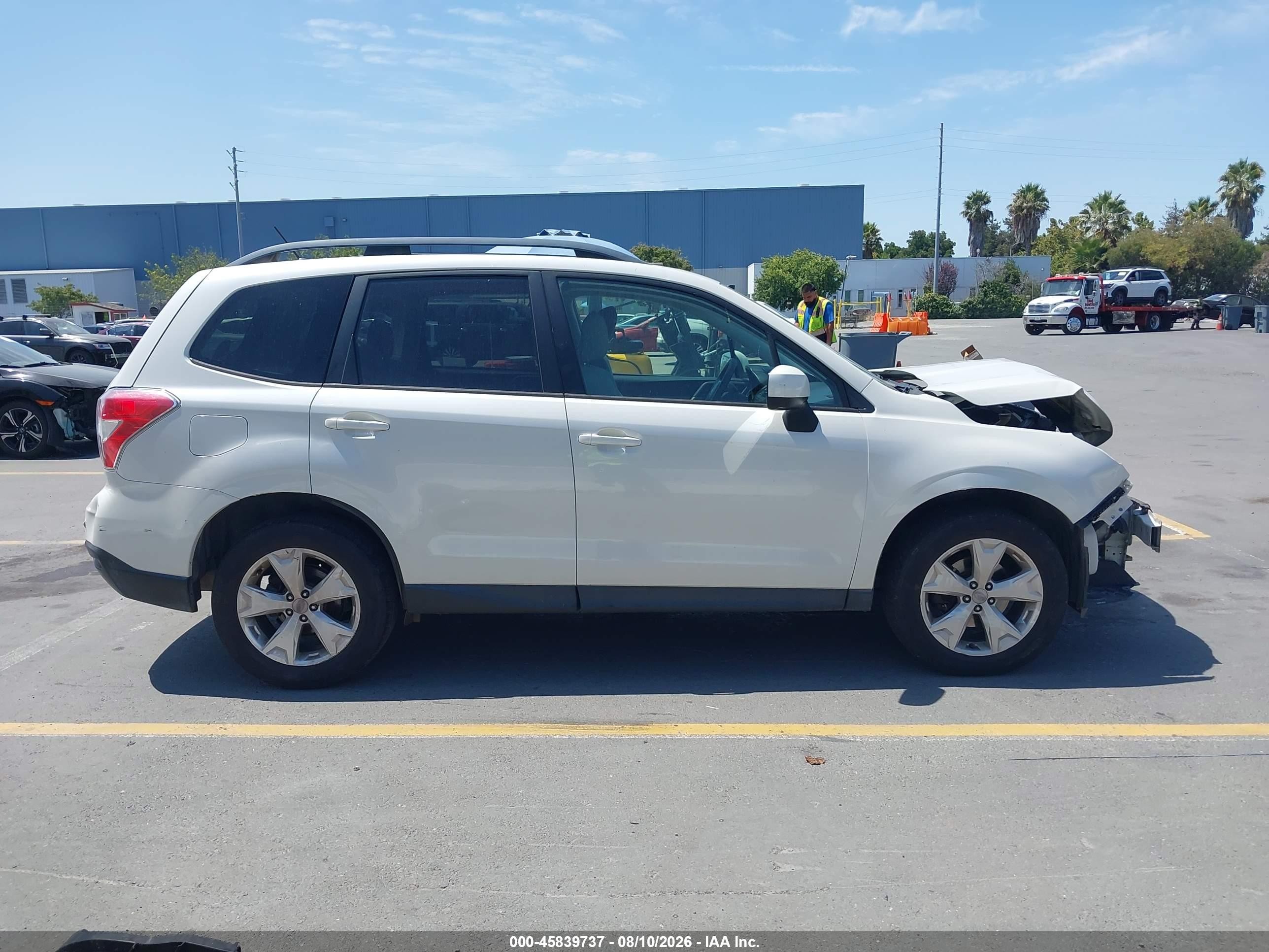 2015 Subaru Forester 2.5i Premium Белый vin: JF2SJADC7FG410098