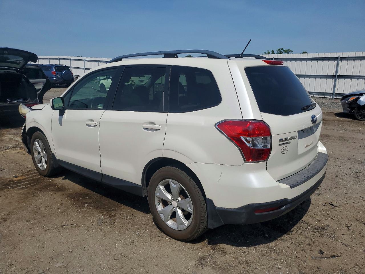 2015 Subaru Forester 2.5i Premium White vin: JF2SJADC7FH401444