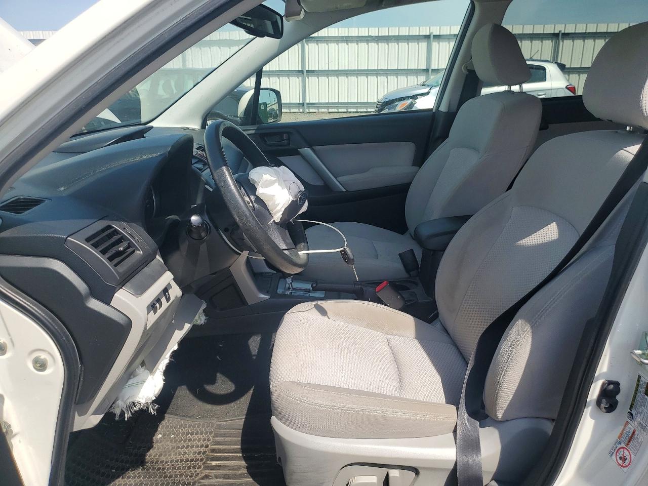 2015 Subaru Forester 2.5i Premium White vin: JF2SJADC7FH401444