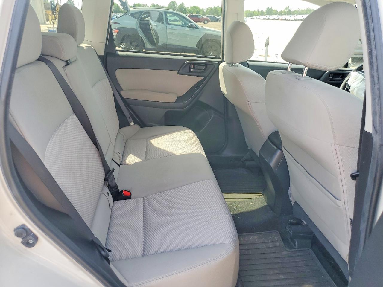 2015 Subaru Forester 2.5i Premium White vin: JF2SJADC7FH401444