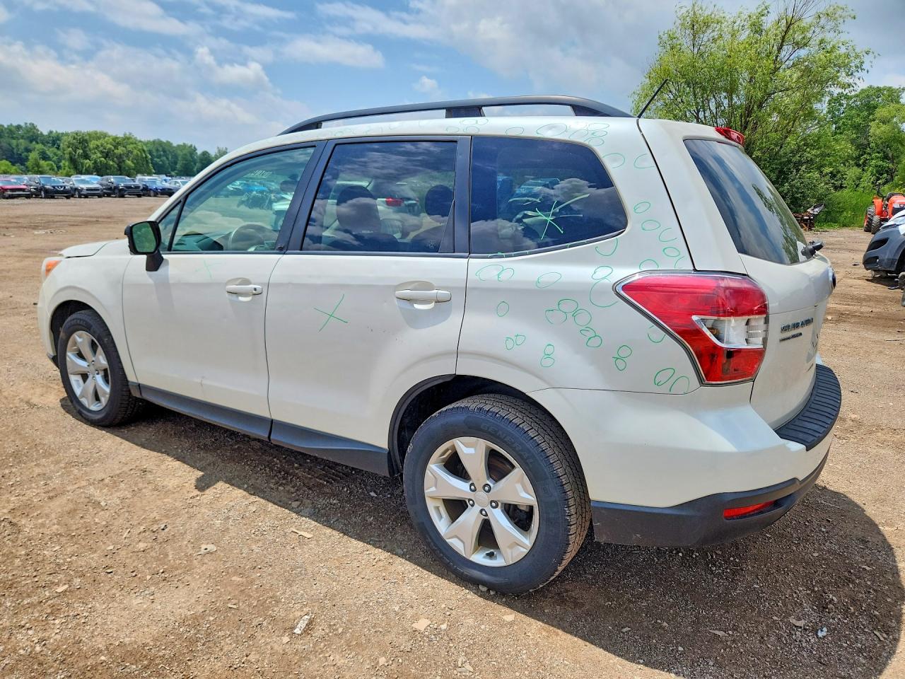 2015 Subaru Forester 2.5i Premium White vin: JF2SJADC7FH468691