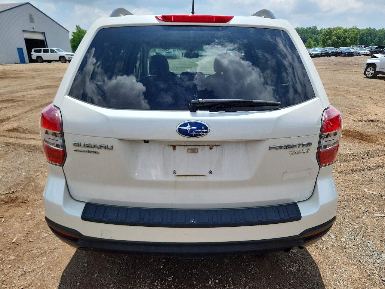 2015 Subaru Forester 2.5i Premium White vin: JF2SJADC7FH468691