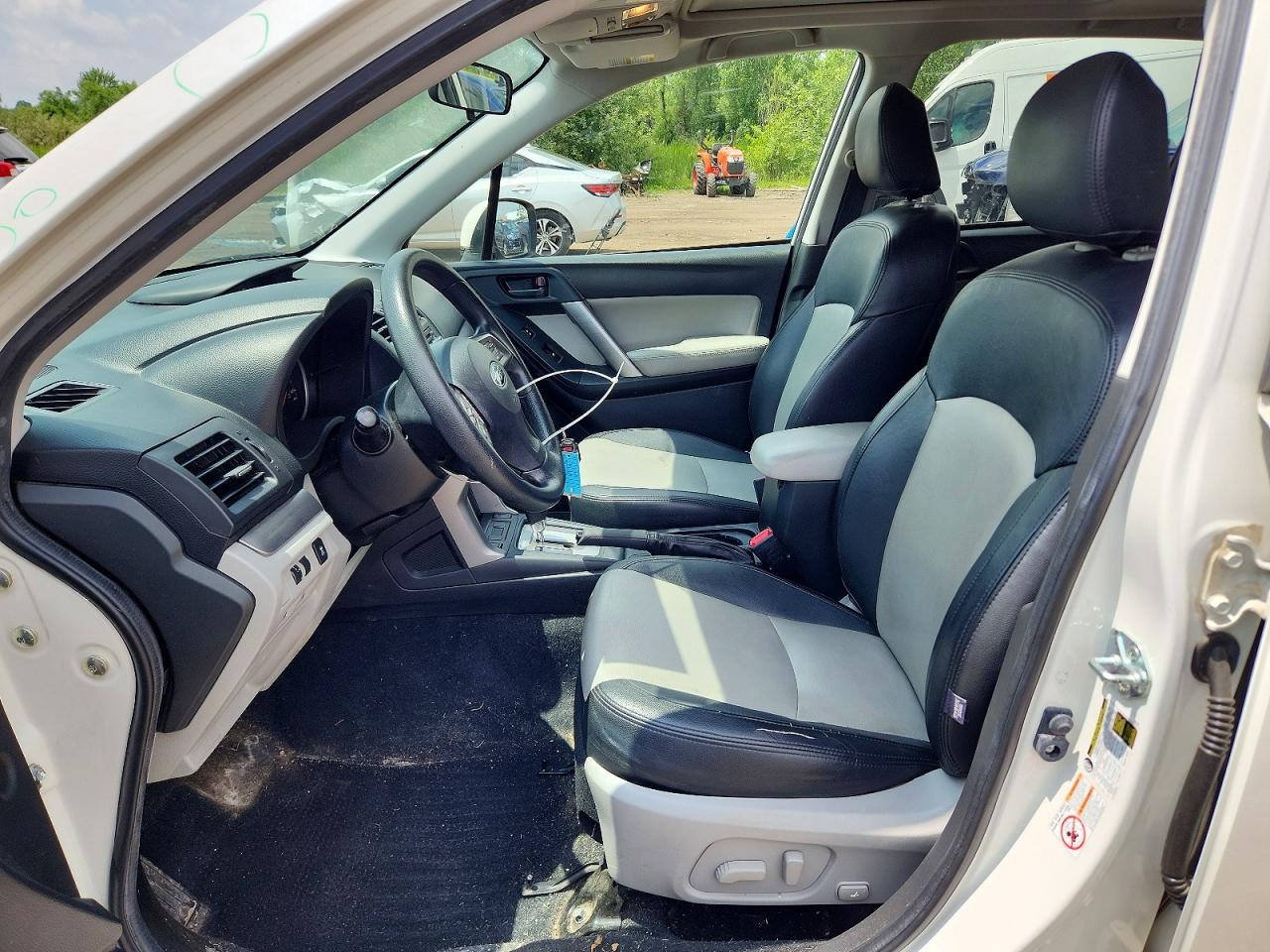 2015 Subaru Forester 2.5i Premium White vin: JF2SJADC7FH468691