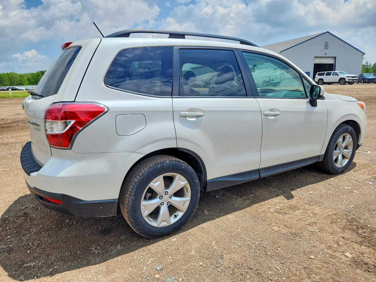 2015 Subaru Forester 2.5i Premium White vin: JF2SJADC7FH468691