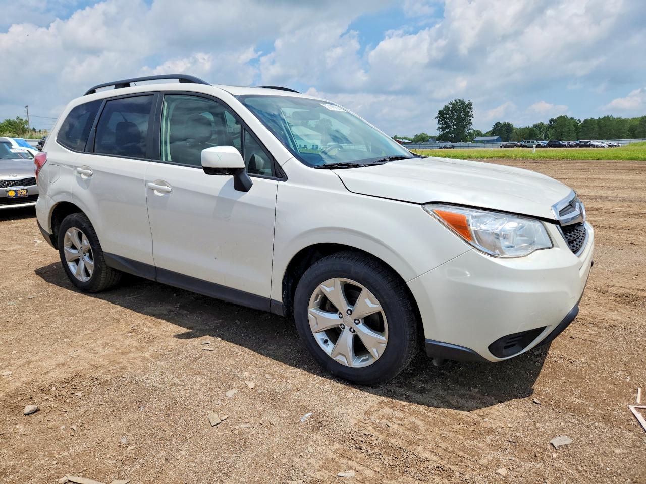 2015 Subaru Forester 2.5i Premium White vin: JF2SJADC7FH468691