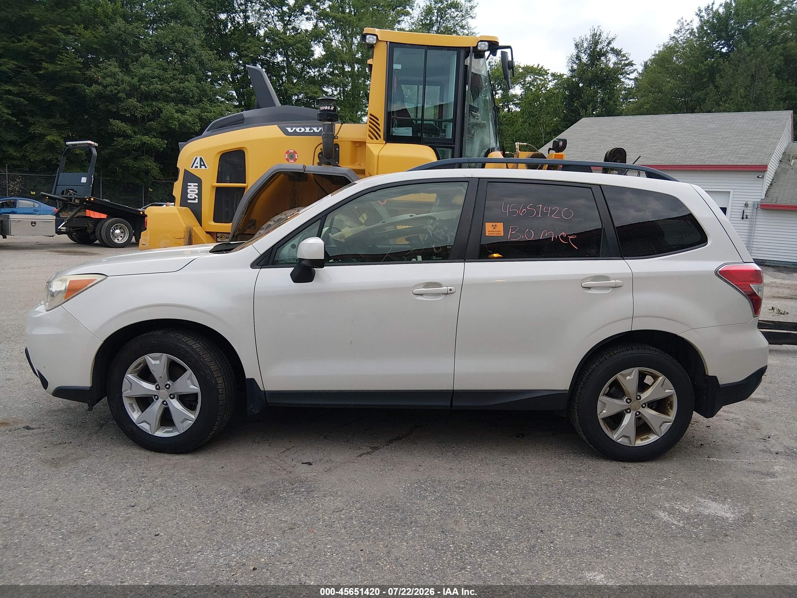 2015 Subaru Forester 2.5i Premium Белый vin: JF2SJADC7FH518067