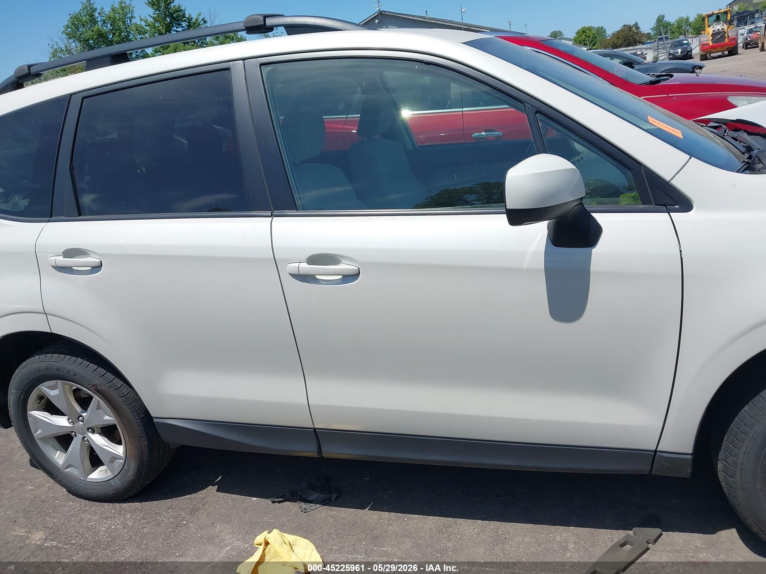 2015 Subaru Forester 2.5i Premium White vin: JF2SJADC7FH538416