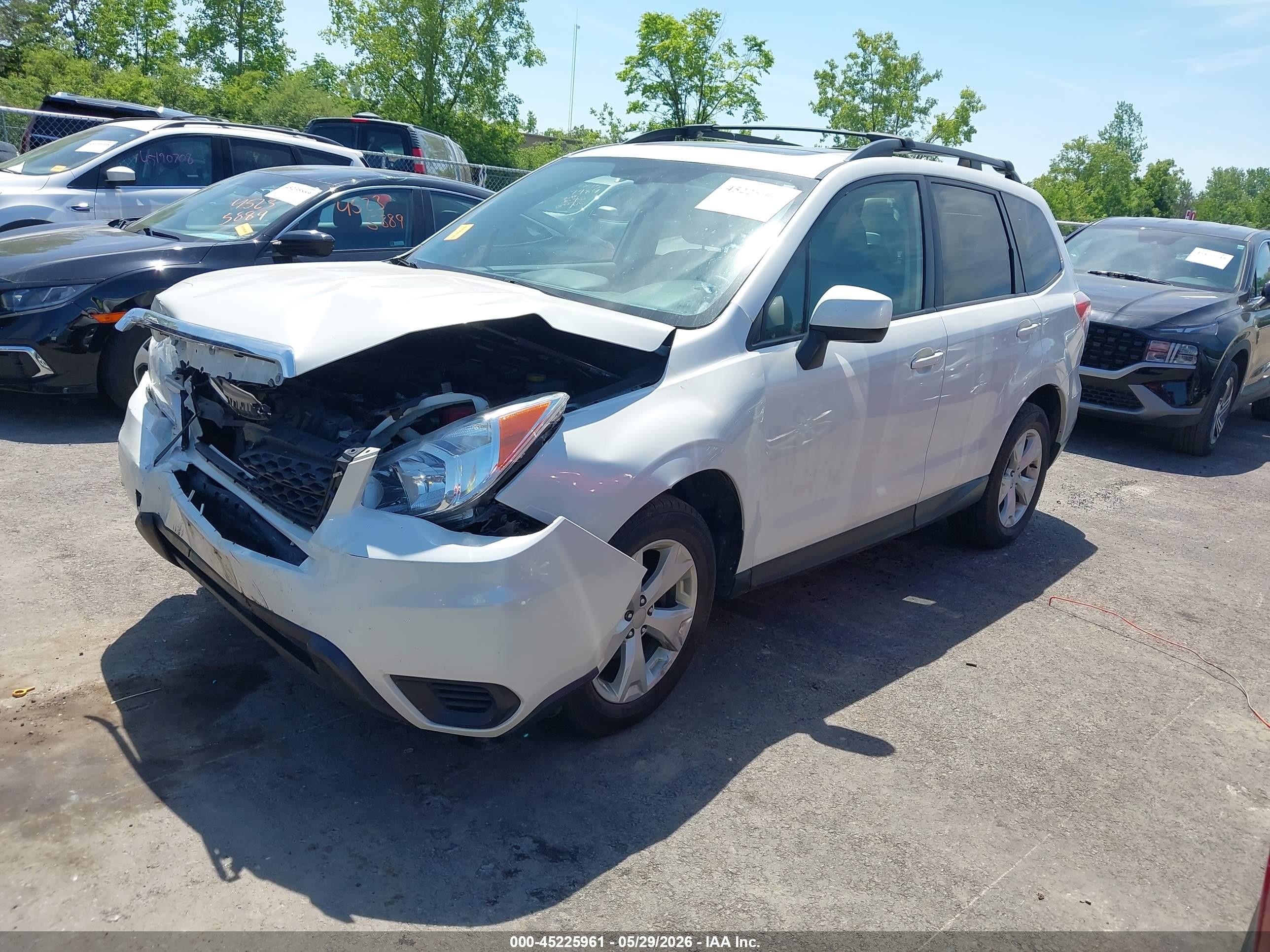 2015 Subaru Forester 2.5i Premium White vin: JF2SJADC7FH538416