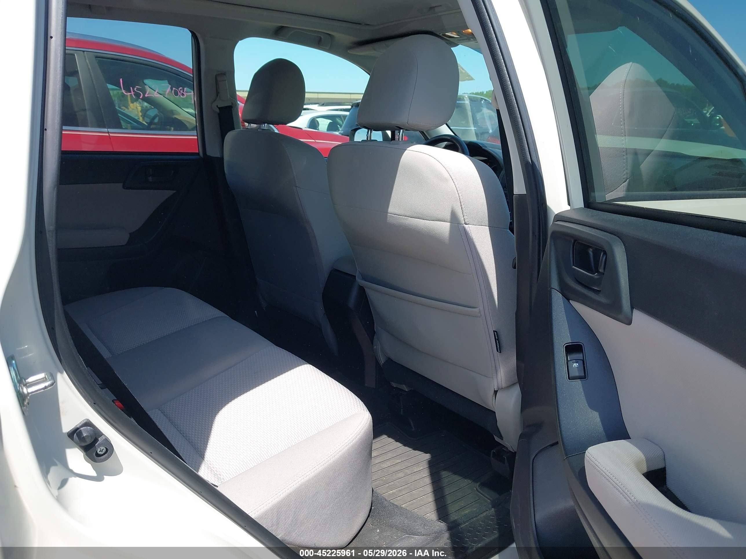 2015 Subaru Forester 2.5i Premium White vin: JF2SJADC7FH538416