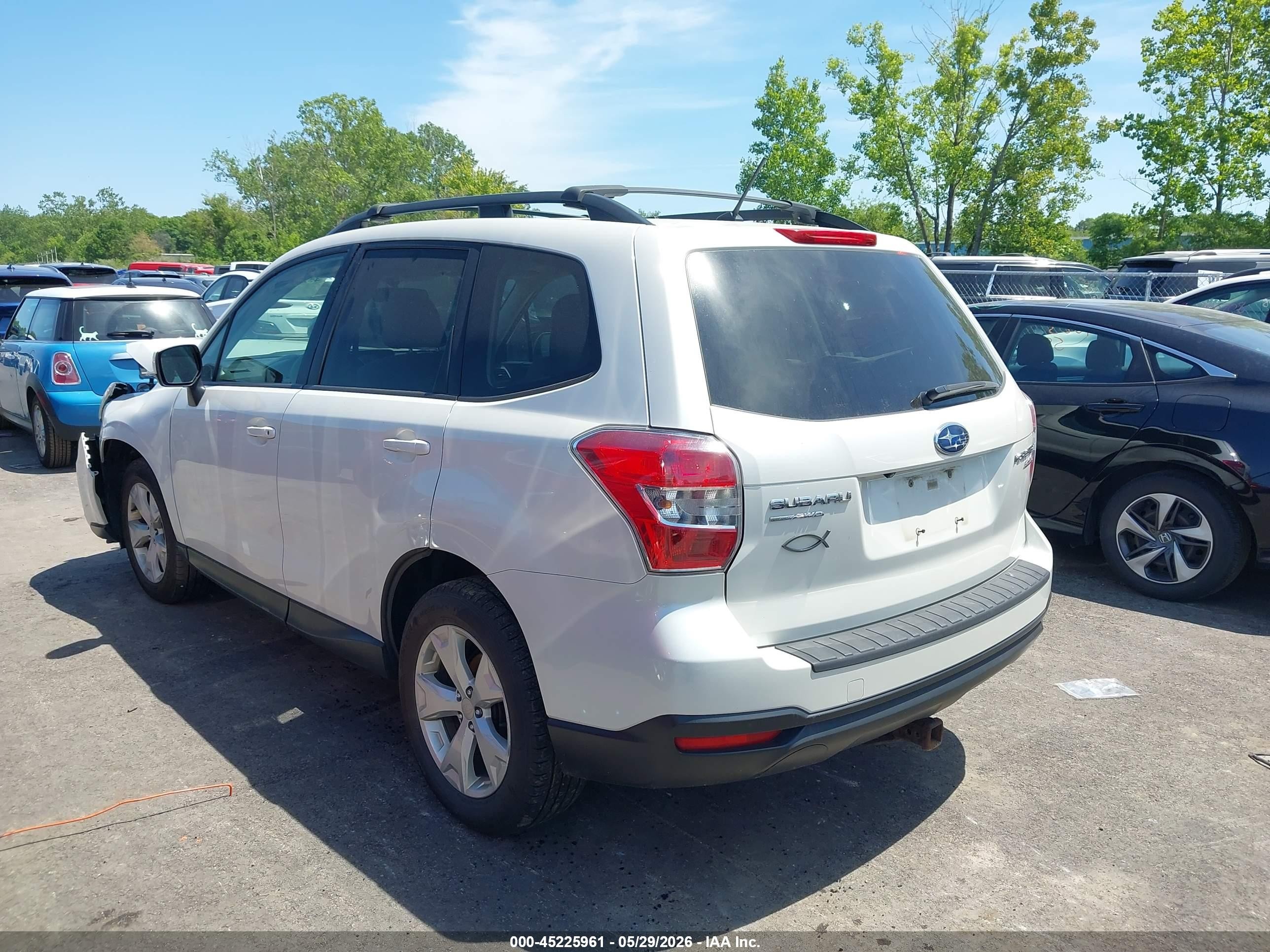 2015 Subaru Forester 2.5i Premium White vin: JF2SJADC7FH538416