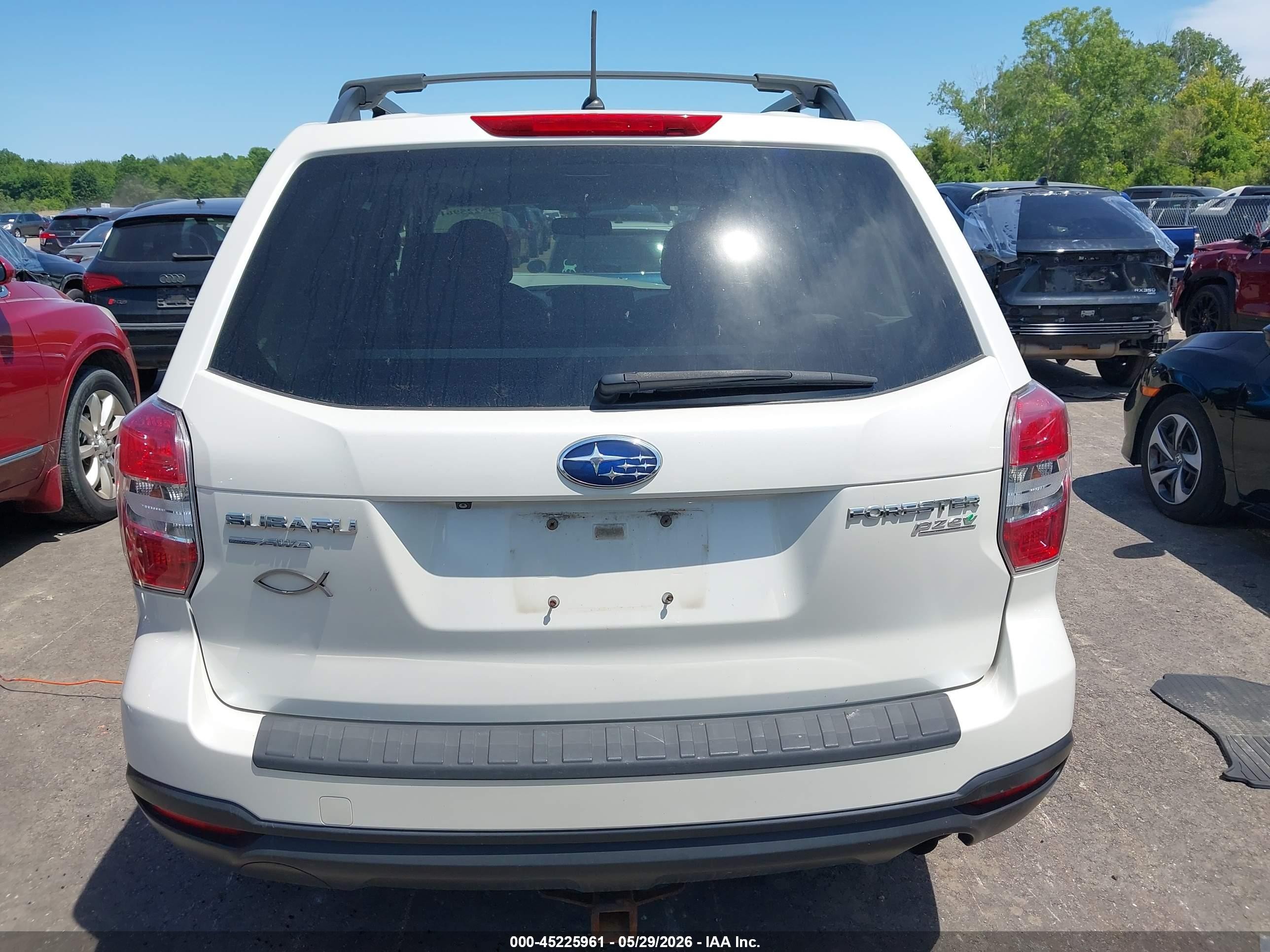 2015 Subaru Forester 2.5i Premium White vin: JF2SJADC7FH538416