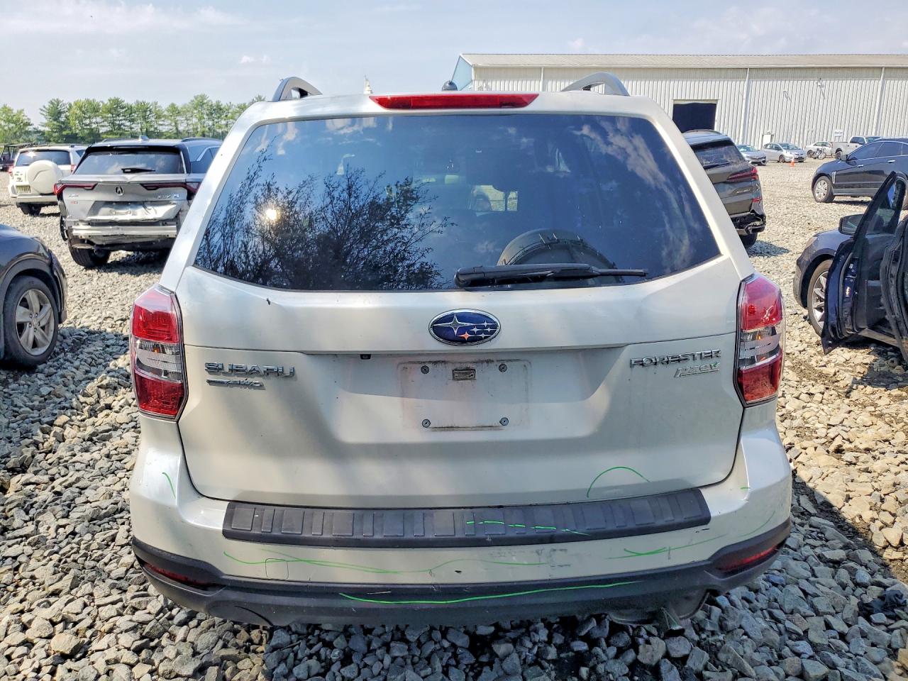 2015 Subaru Forester 2.5i Premium White vin: JF2SJADC7FH539534