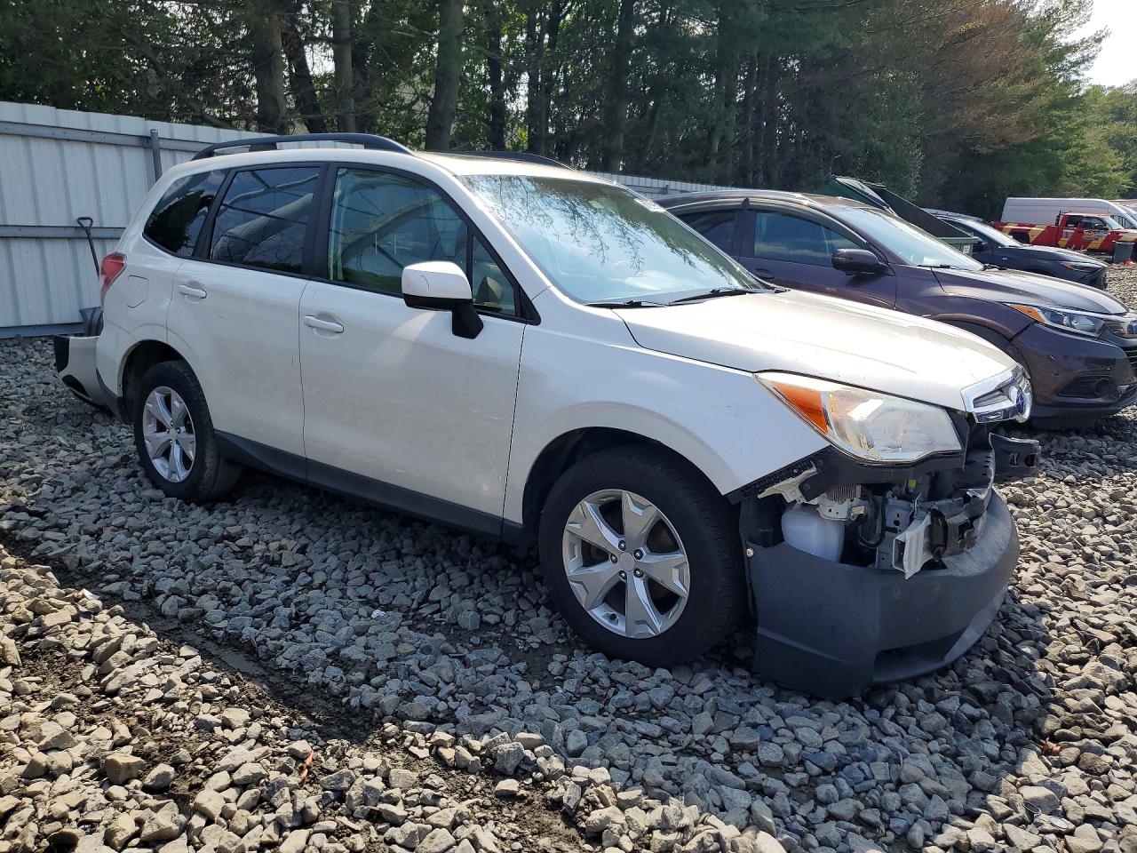 2015 Subaru Forester 2.5i Premium White vin: JF2SJADC7FH539534