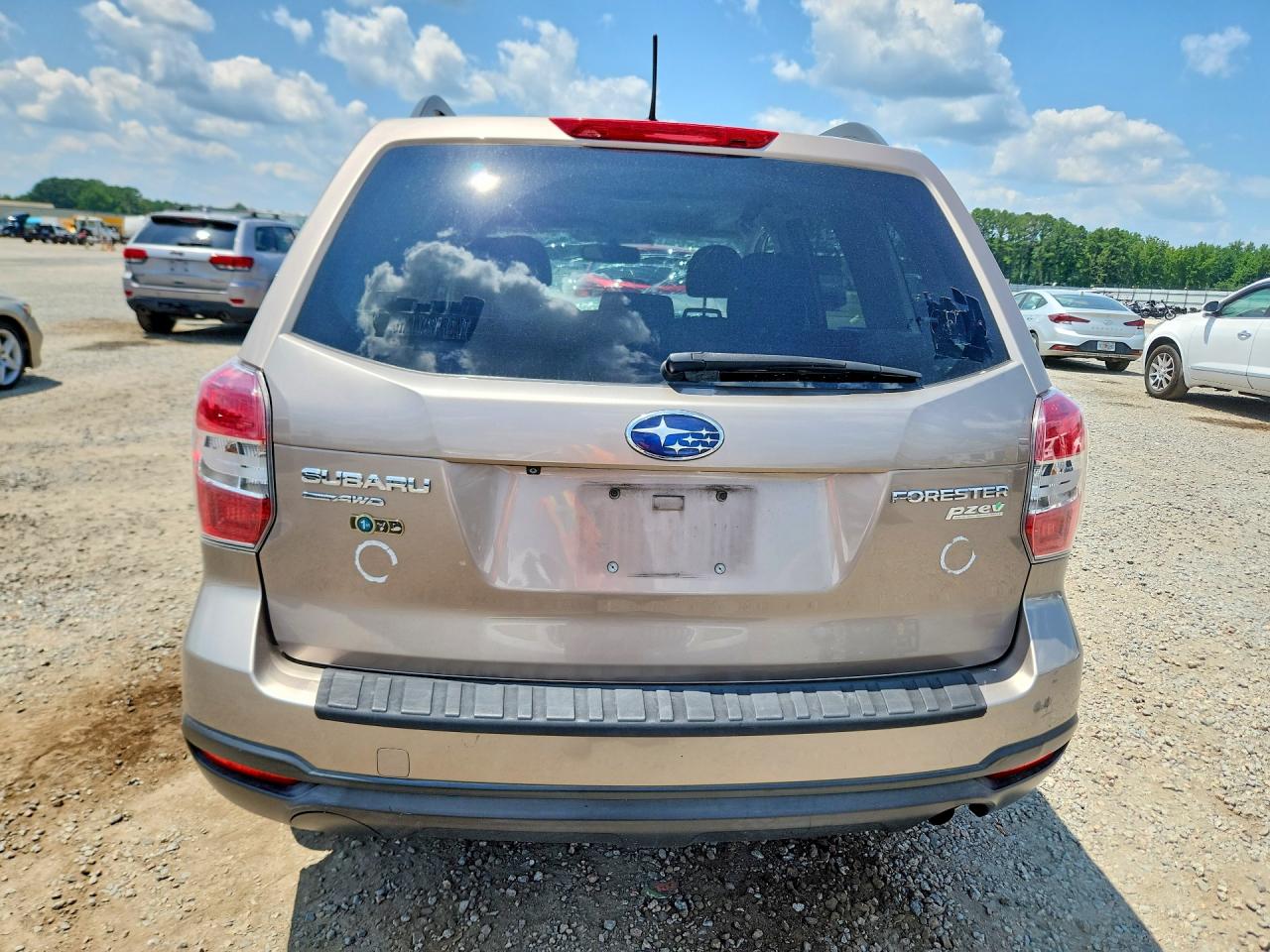 2015 Subaru Forester 2.5i Premium Tan vin: JF2SJADC7FH574235