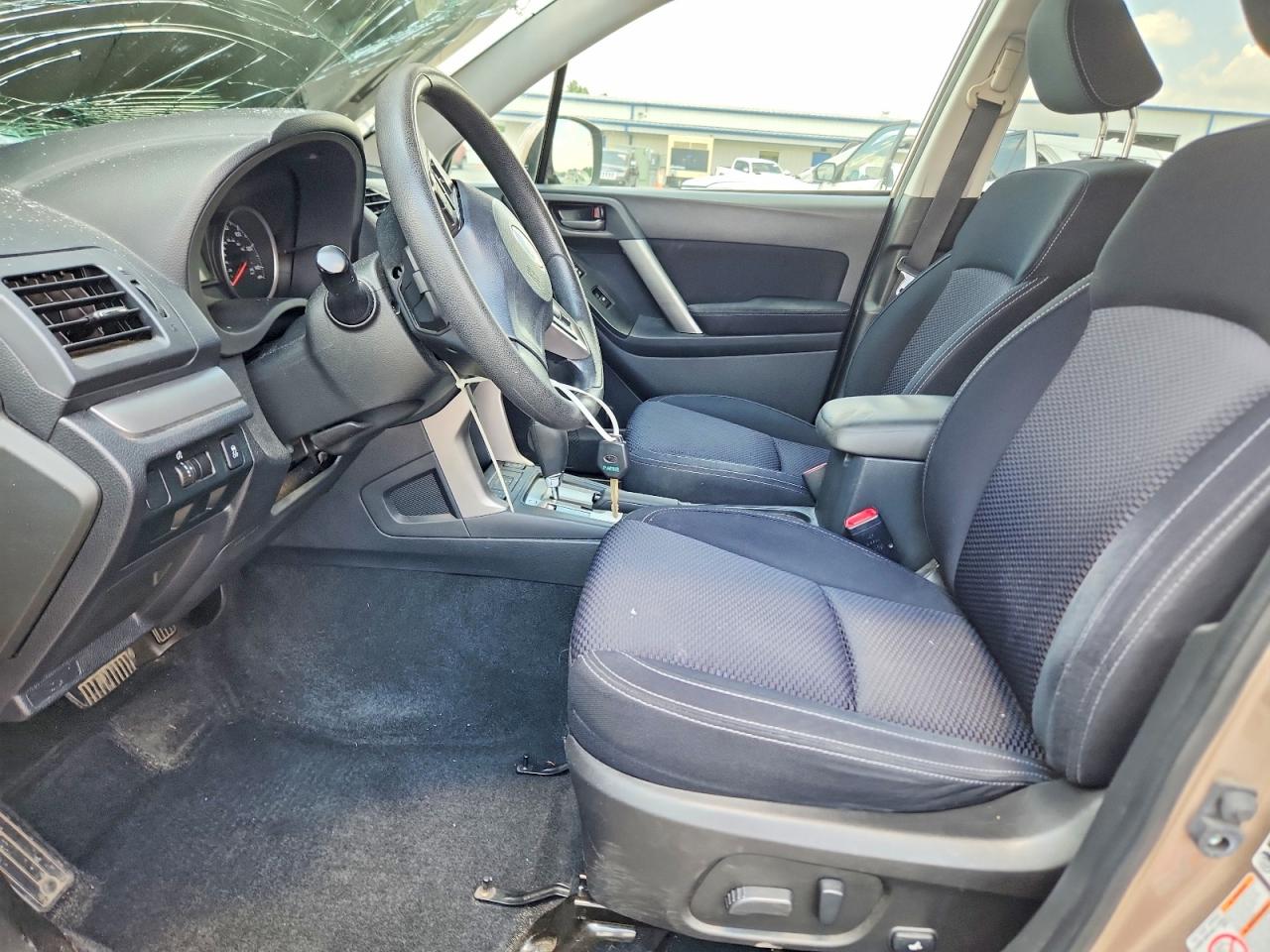 2015 Subaru Forester 2.5i Premium Tan vin: JF2SJADC7FH574235