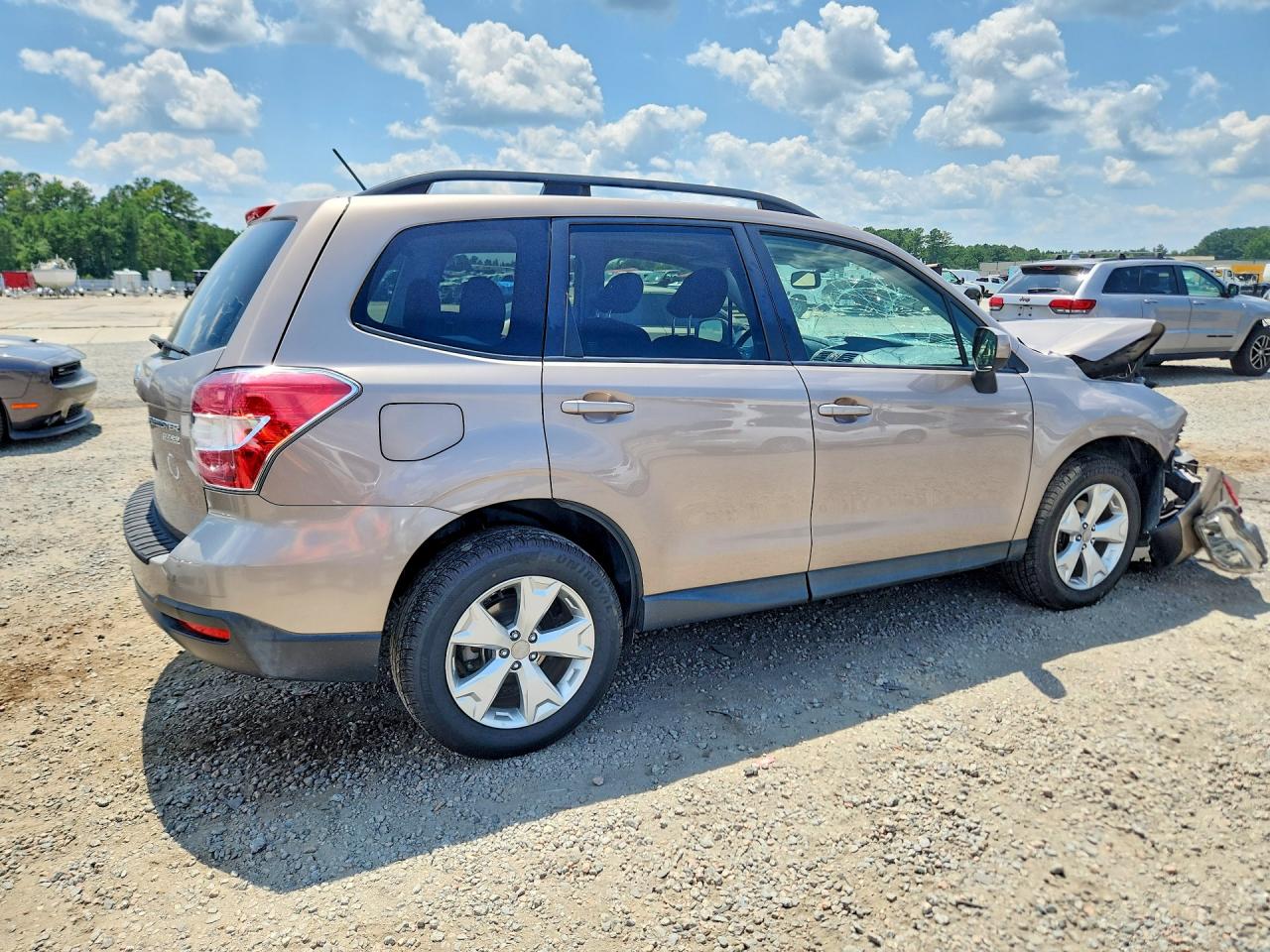 2015 Subaru Forester 2.5i Premium Tan vin: JF2SJADC7FH574235