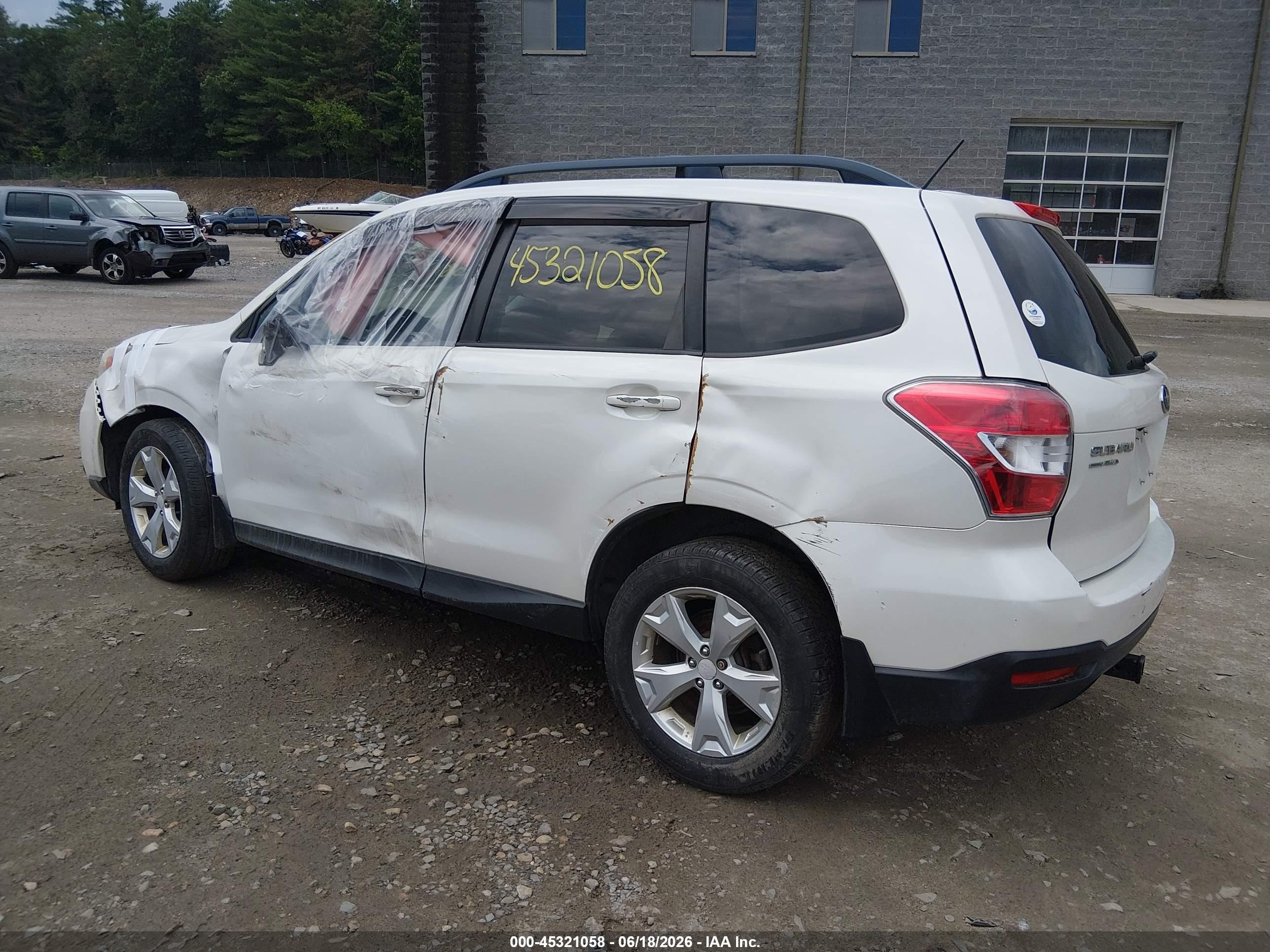 2015 Subaru Forester 2.5i Premium White vin: JF2SJADC7FH588619