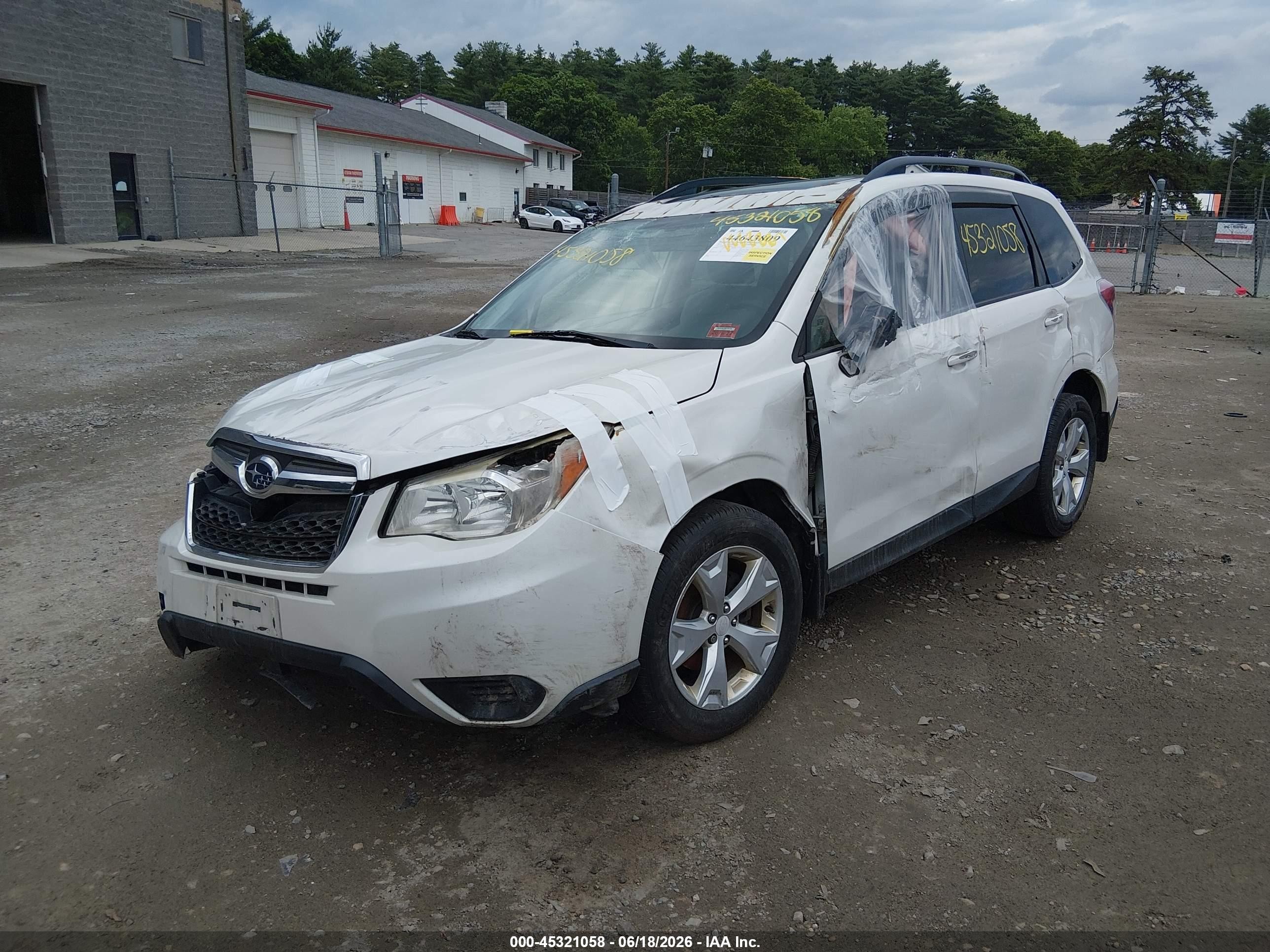 2015 Subaru Forester 2.5i Premium White vin: JF2SJADC7FH588619