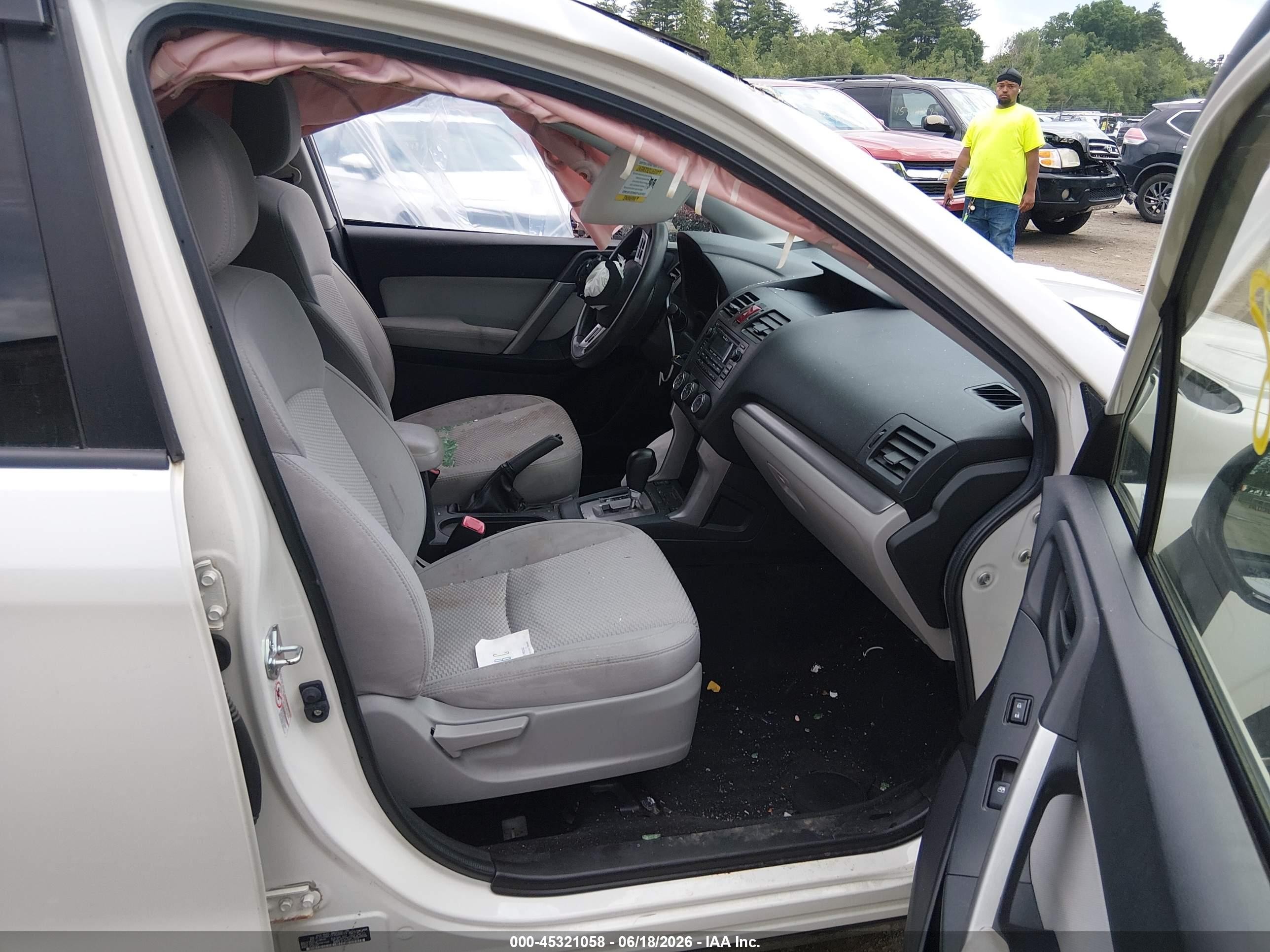 2015 Subaru Forester 2.5i Premium White vin: JF2SJADC7FH588619