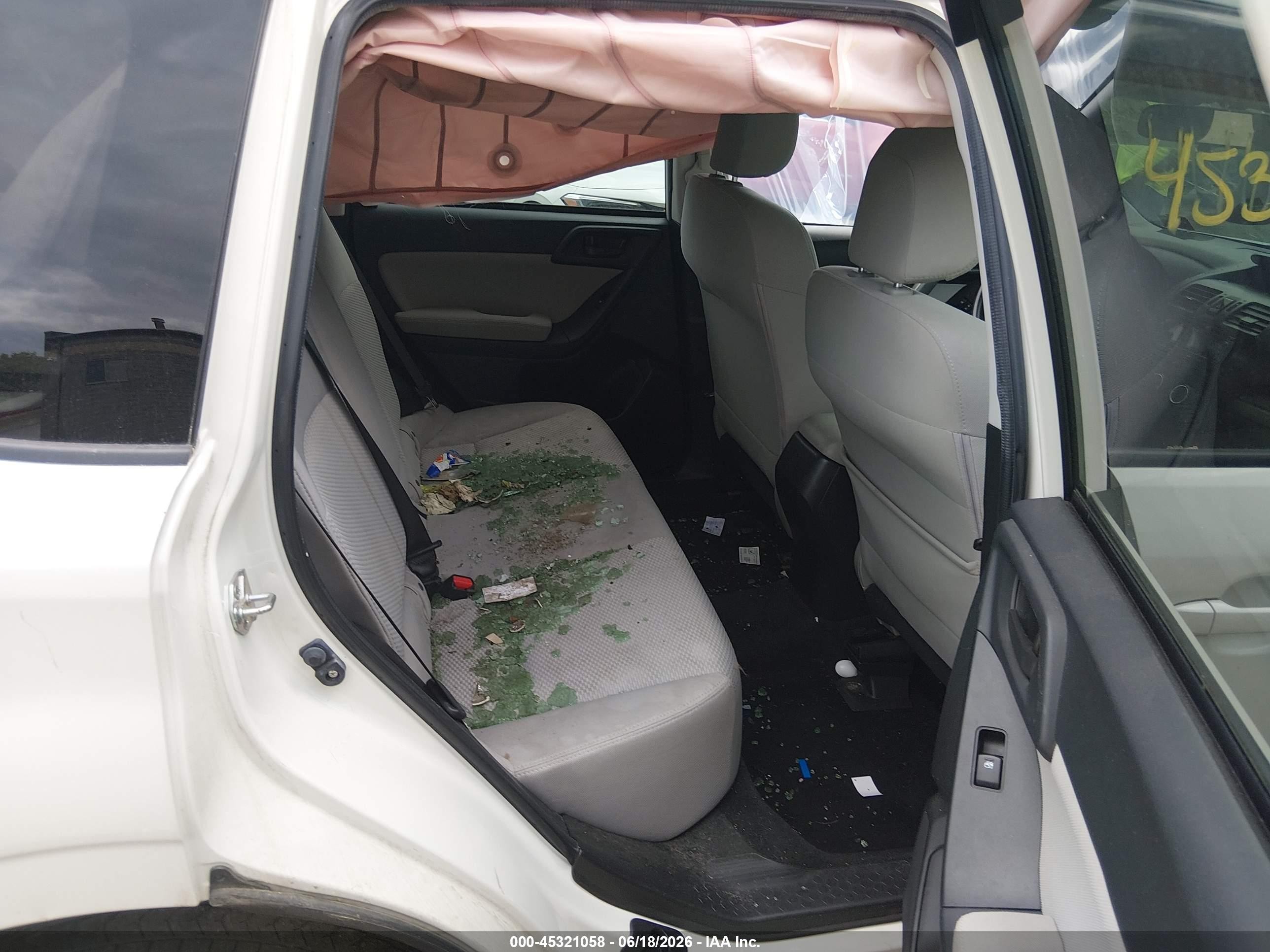 2015 Subaru Forester 2.5i Premium White vin: JF2SJADC7FH588619