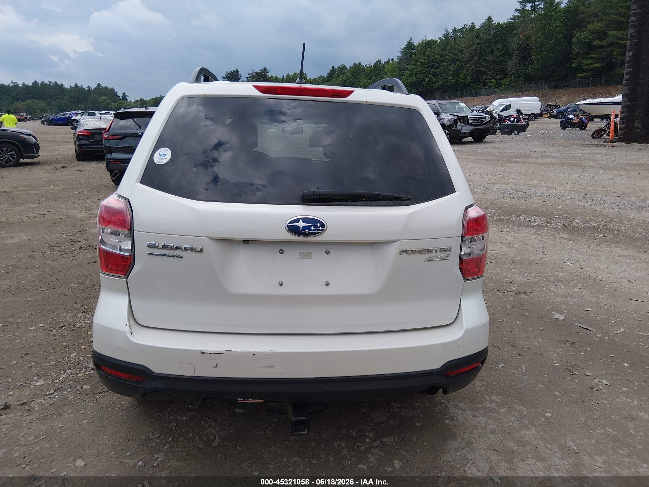 2015 Subaru Forester 2.5i Premium White vin: JF2SJADC7FH588619