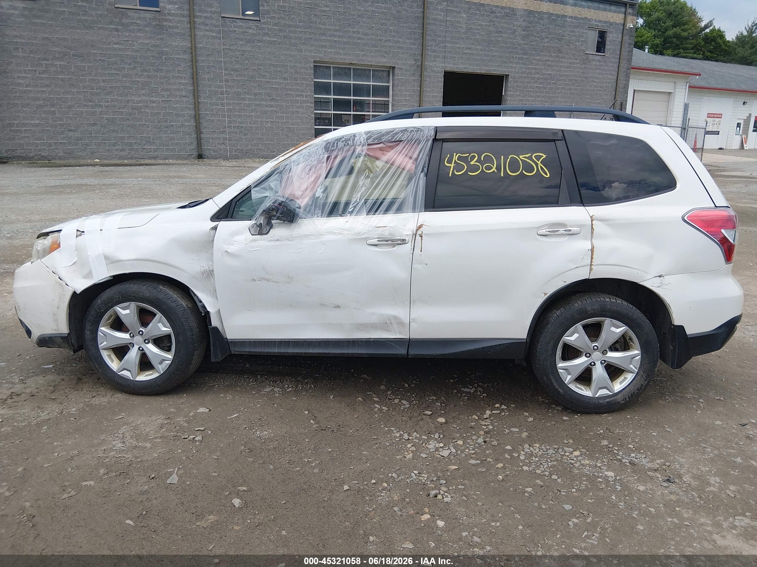 2015 Subaru Forester 2.5i Premium White vin: JF2SJADC7FH588619