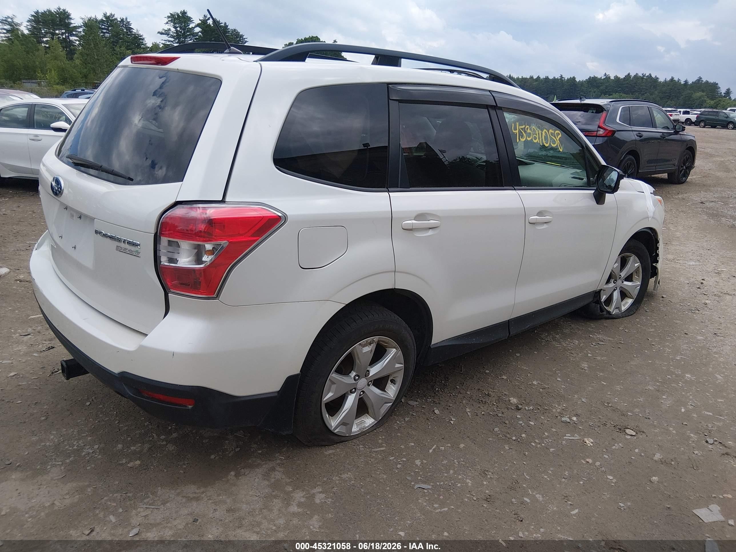 2015 Subaru Forester 2.5i Premium White vin: JF2SJADC7FH588619