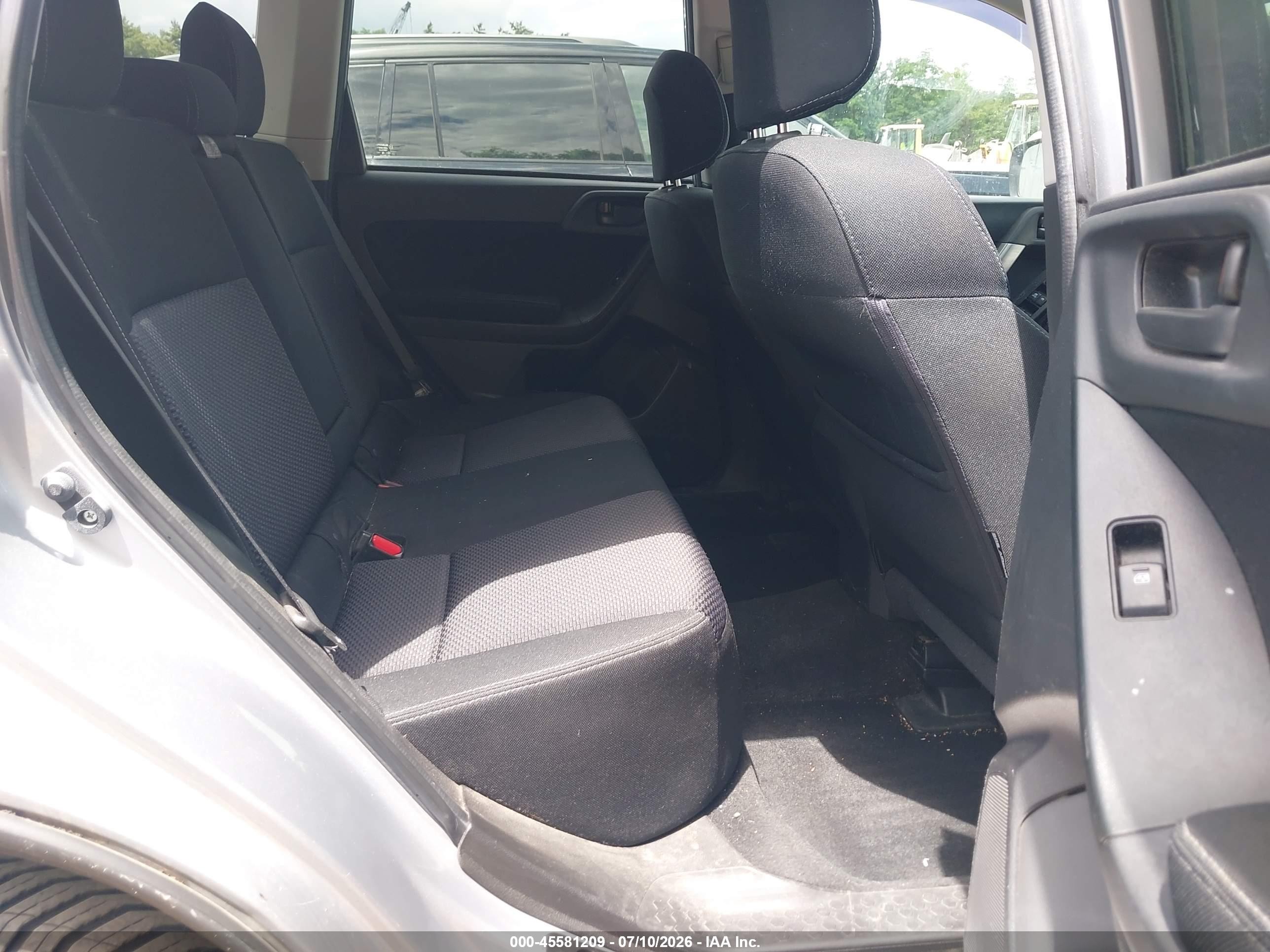 2015 Subaru Forester 2.5i Premium Silver vin: JF2SJADC7FH812634