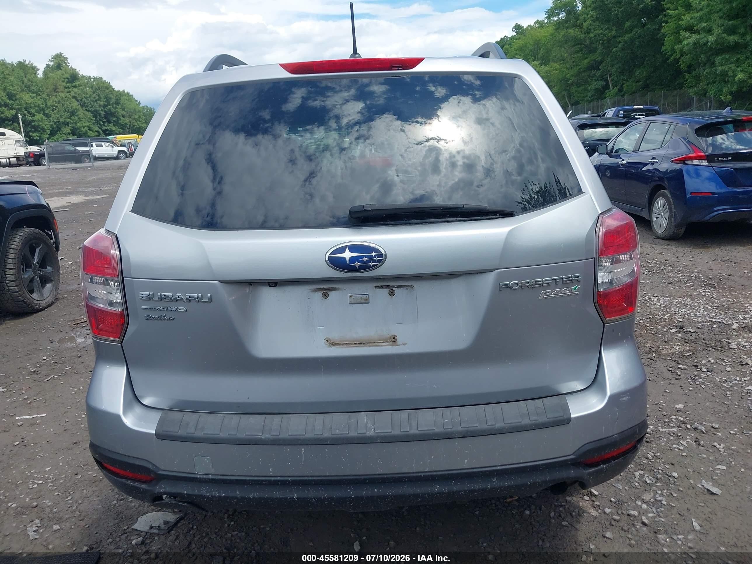 2015 Subaru Forester 2.5i Premium Silver vin: JF2SJADC7FH812634