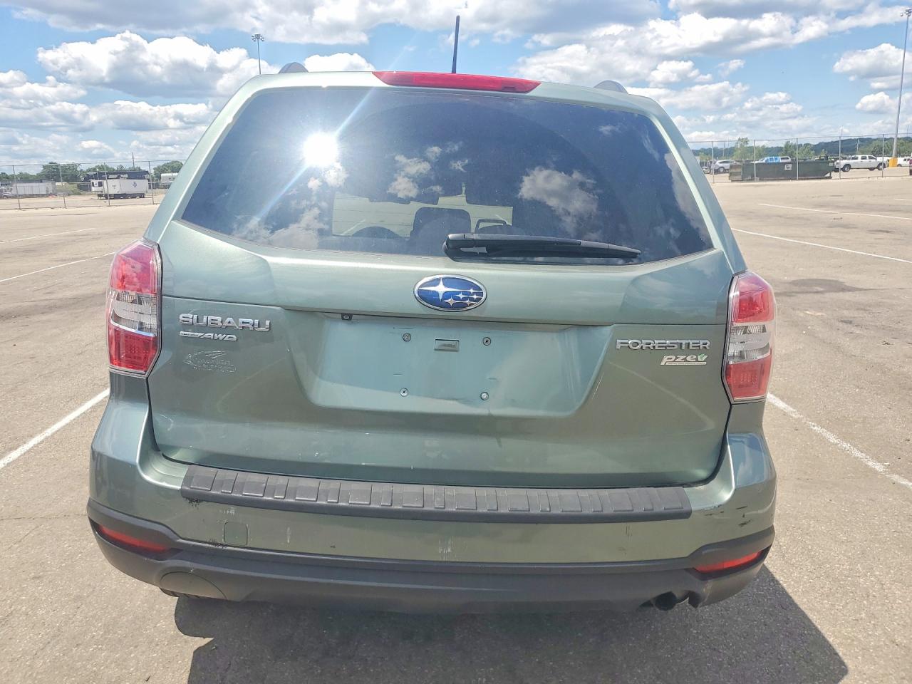 2015 Subaru Forester 2.5i Premium Green vin: JF2SJADC7FH825383