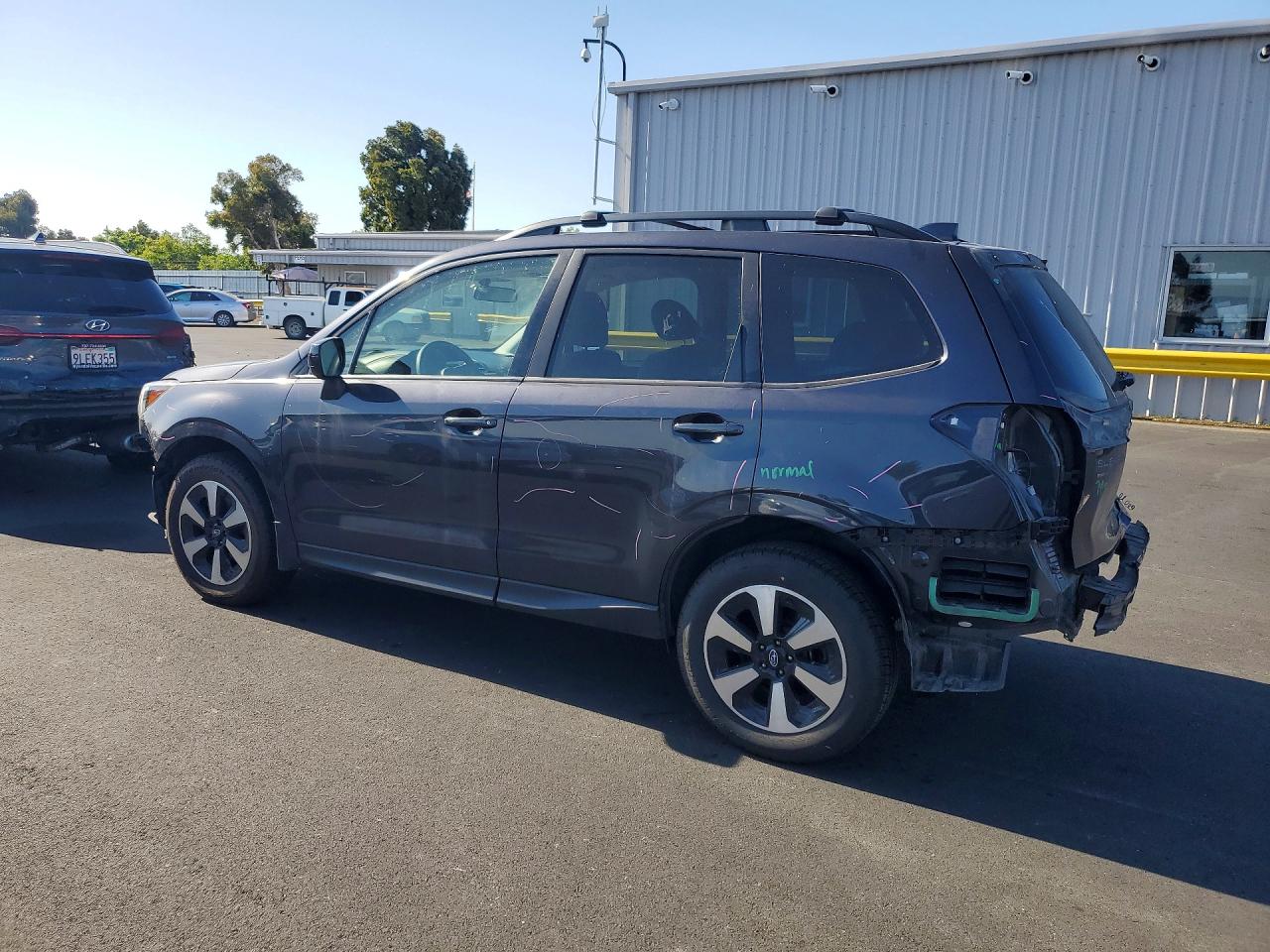 2017 Subaru Forester 2.5i Premium Gray vin: JF2SJADC7HH413127