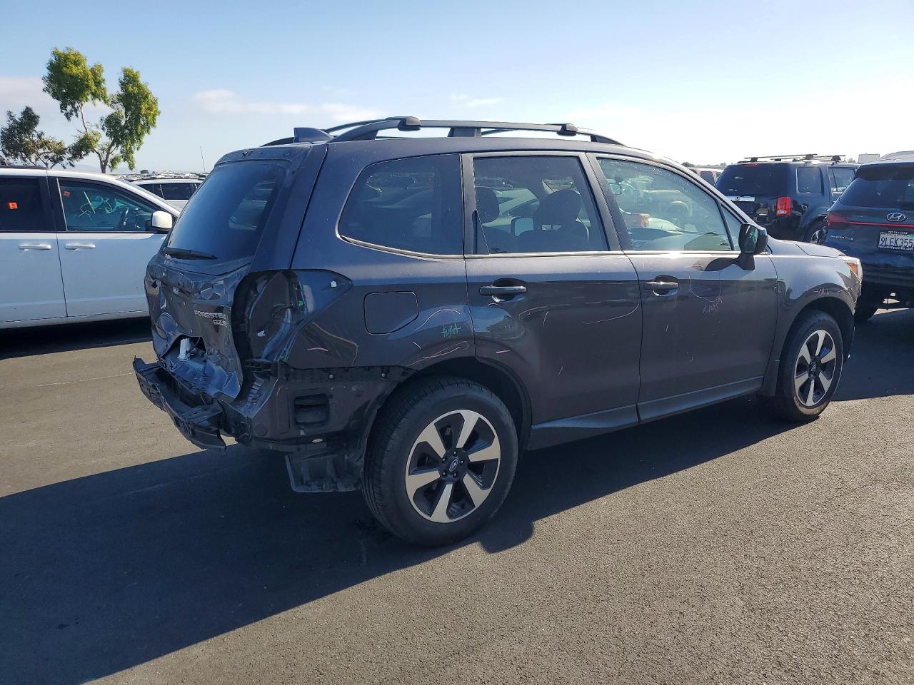 2017 Subaru Forester 2.5i Premium Gray vin: JF2SJADC7HH413127
