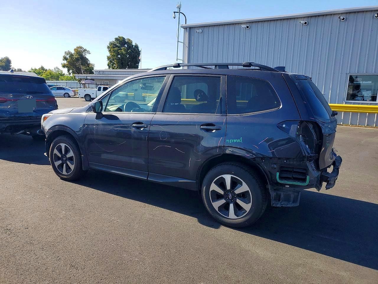 2017 Subaru Forester 2.5i Premium Gray vin: JF2SJADC7HH413127