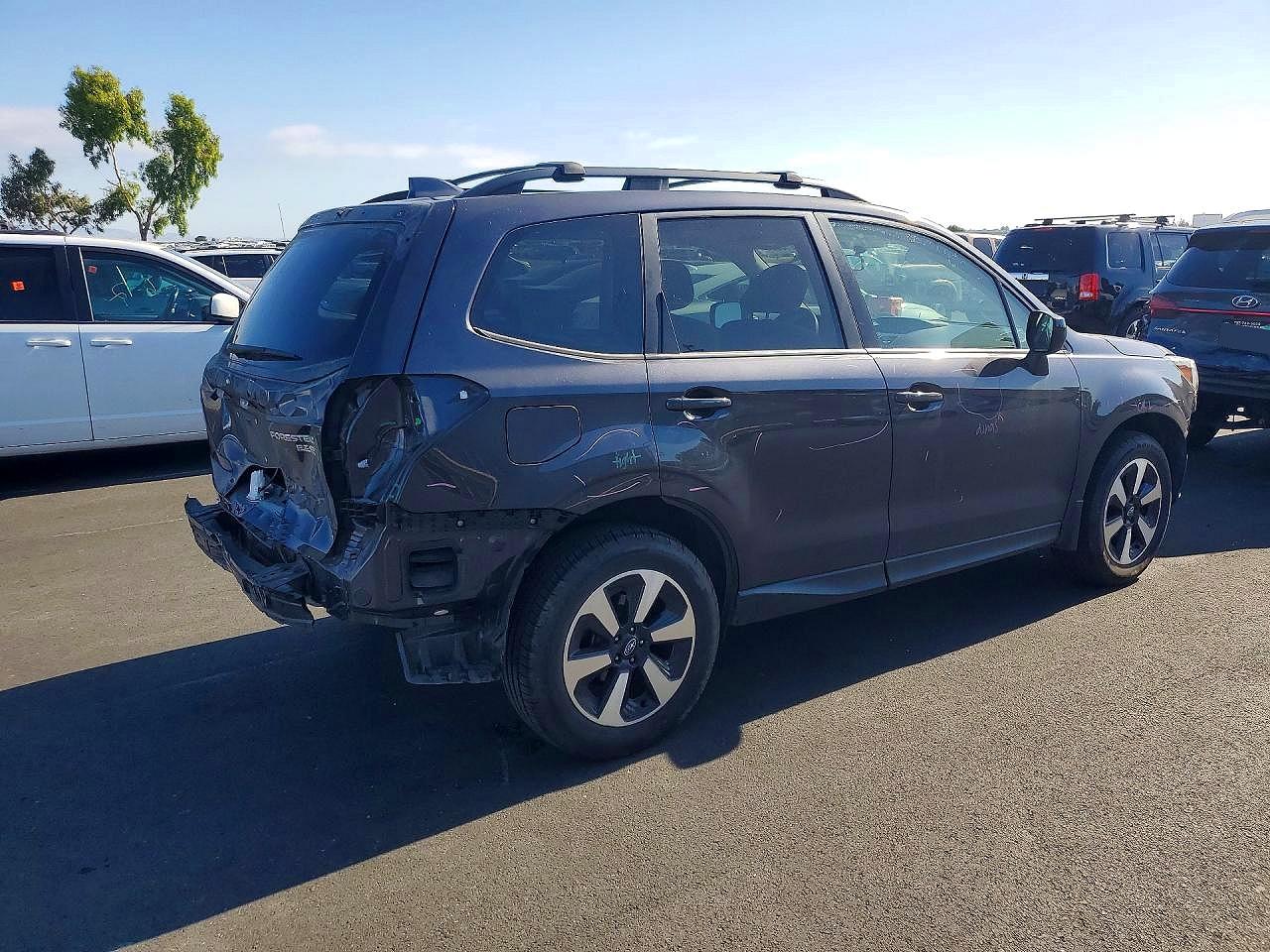 2017 Subaru Forester 2.5i Premium Gray vin: JF2SJADC7HH413127