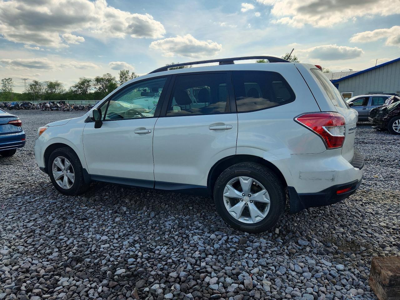 2015 Subaru Forester 2.5i Premium White vin: JF2SJADC8FG519508
