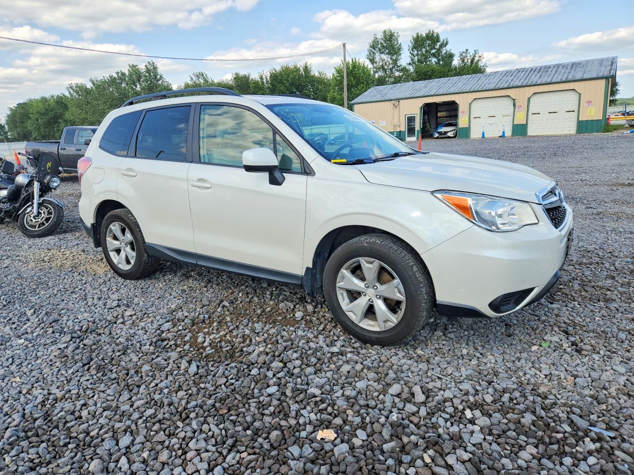 2015 Subaru Forester 2.5i Premium White vin: JF2SJADC8FG519508
