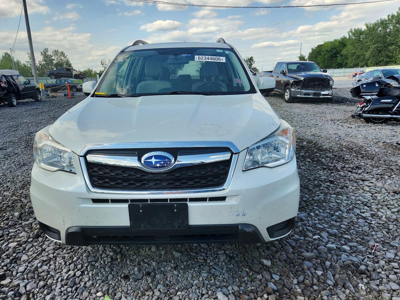 2015 Subaru Forester 2.5i Premium White vin: JF2SJADC8FG519508