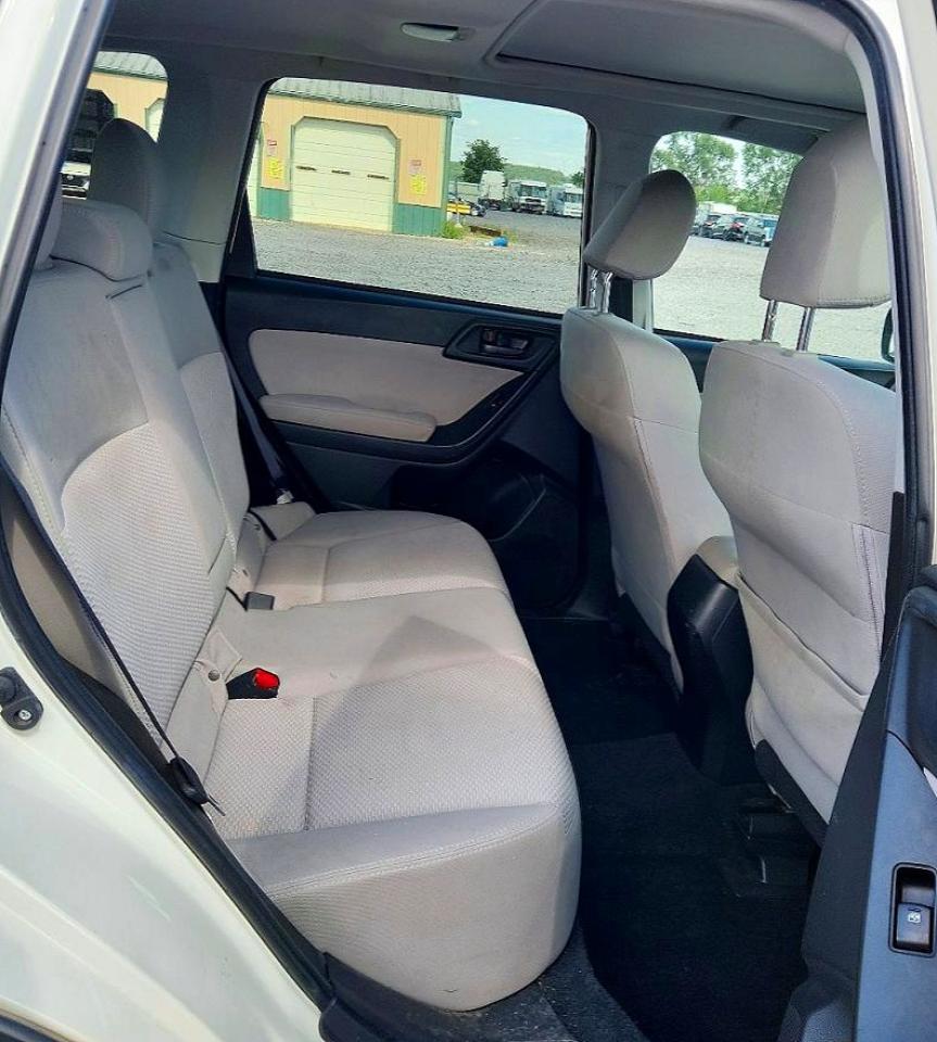 2015 Subaru Forester 2.5i Premium White vin: JF2SJADC8FG519508